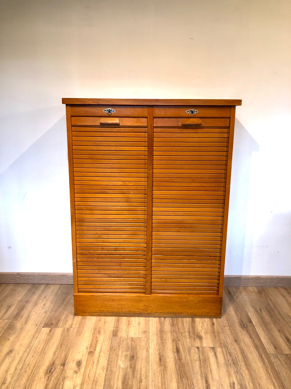 Double curtain folder