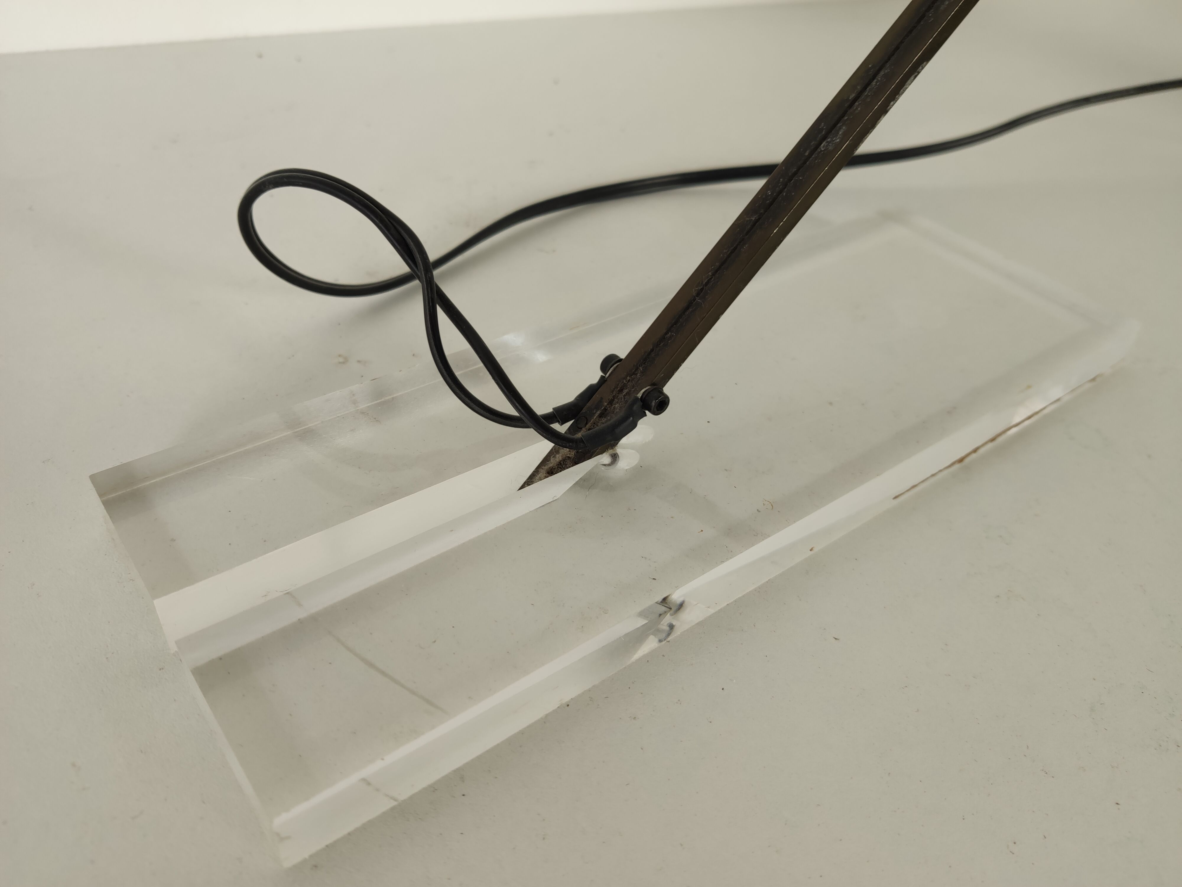 Lampe plexiglas et métal de Relco Milano, Italie 1980s