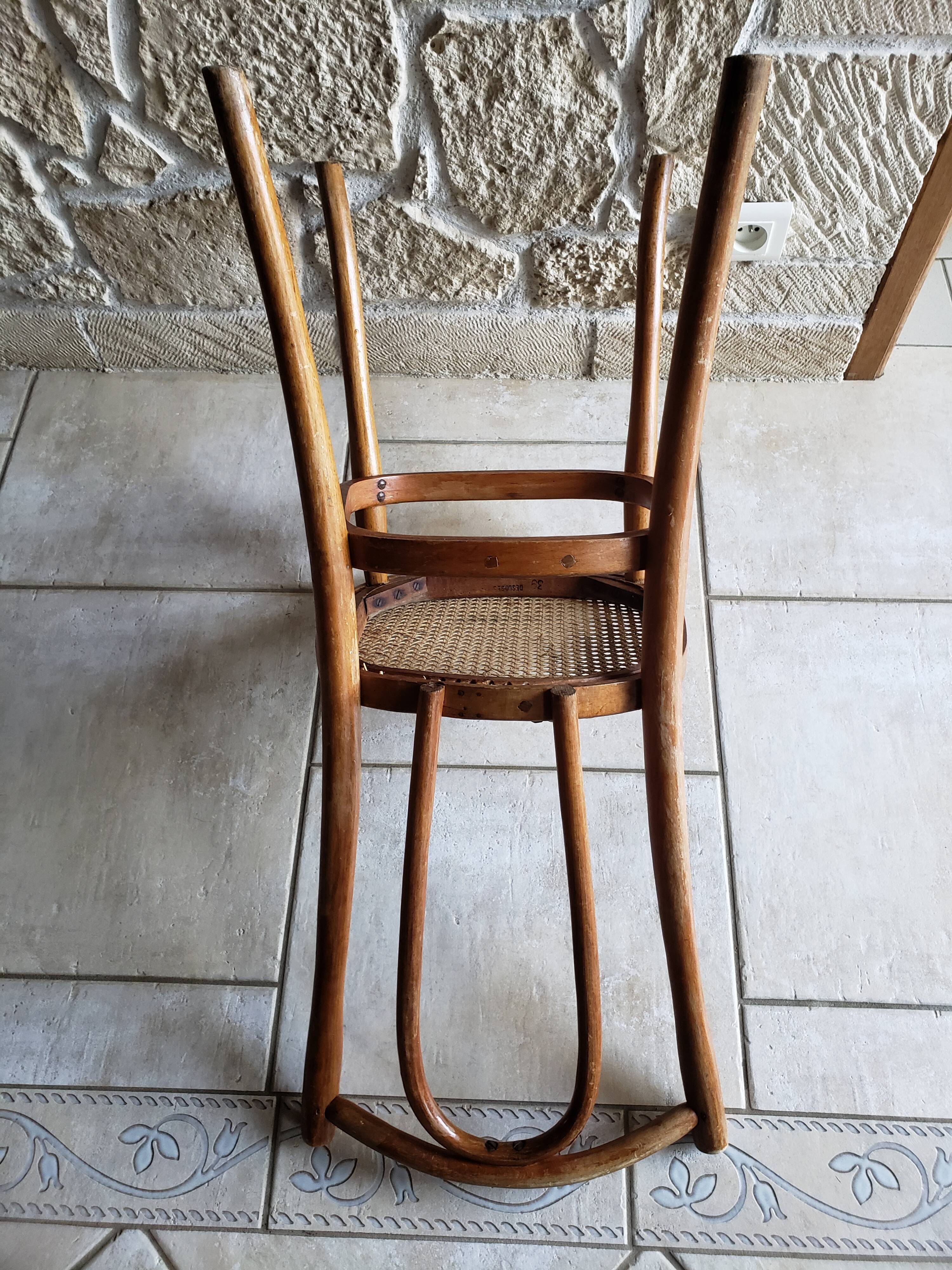 Ancienne chaise cannée desloges 39