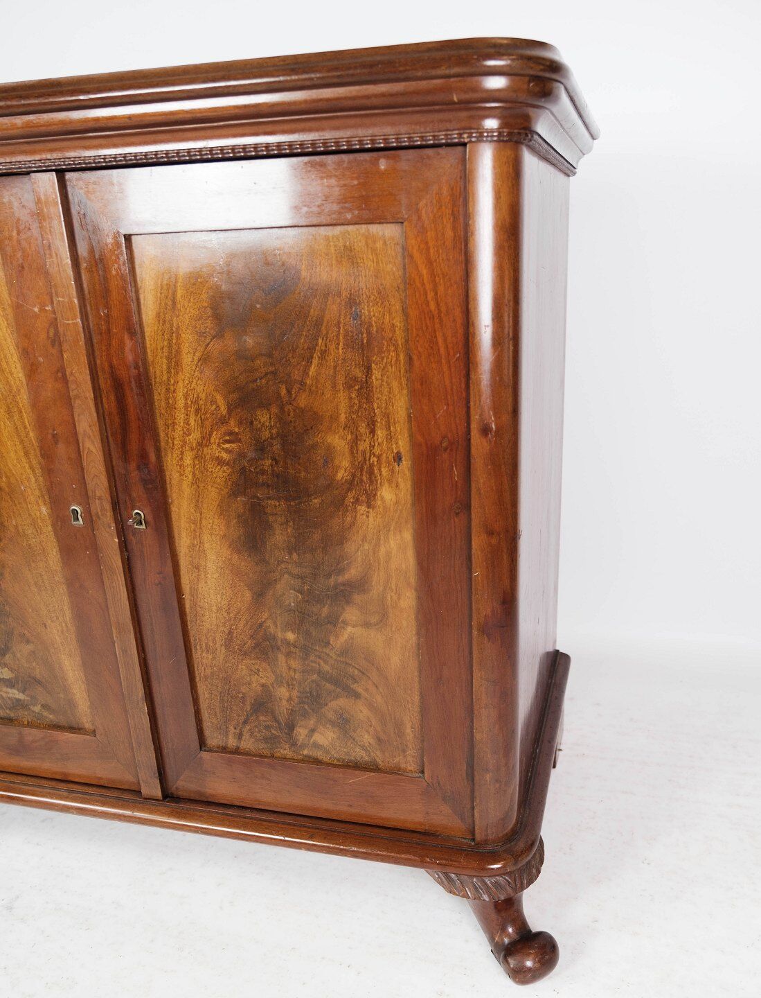 Mahogany standing cabinet