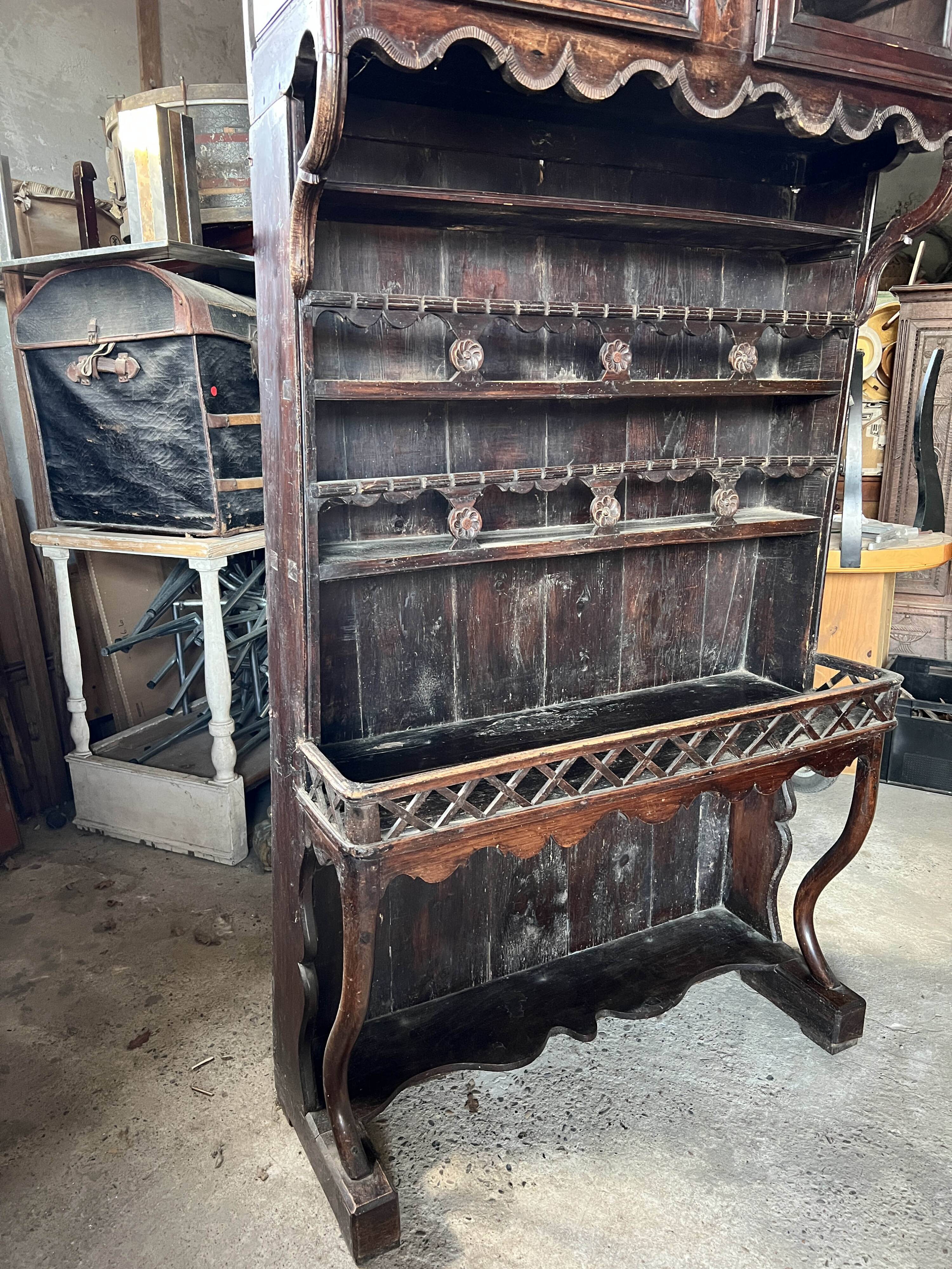 18th-century Béarnese dresser