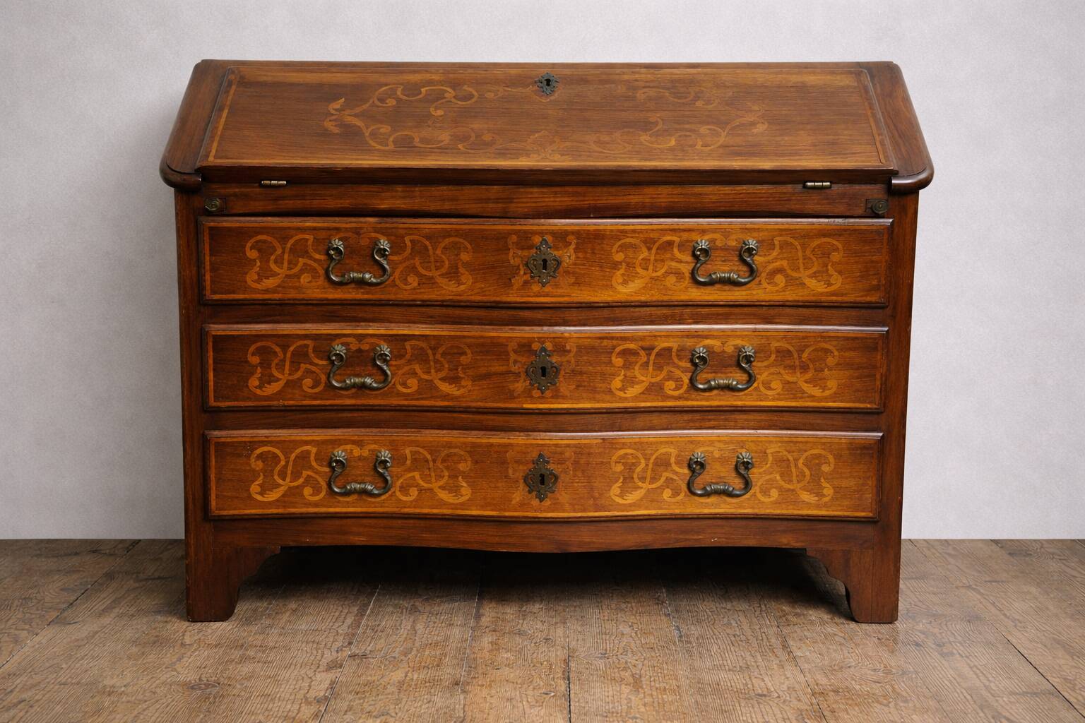 Piedmontese curved writing desk in marquetry