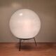 Grande lampe de table globe sphérique en plastique – Raak Amsterdam | Lampe au design vintage