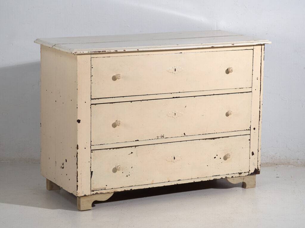Commode ancienne en pin peint – Meuble rustique européen patiné – circa 1900