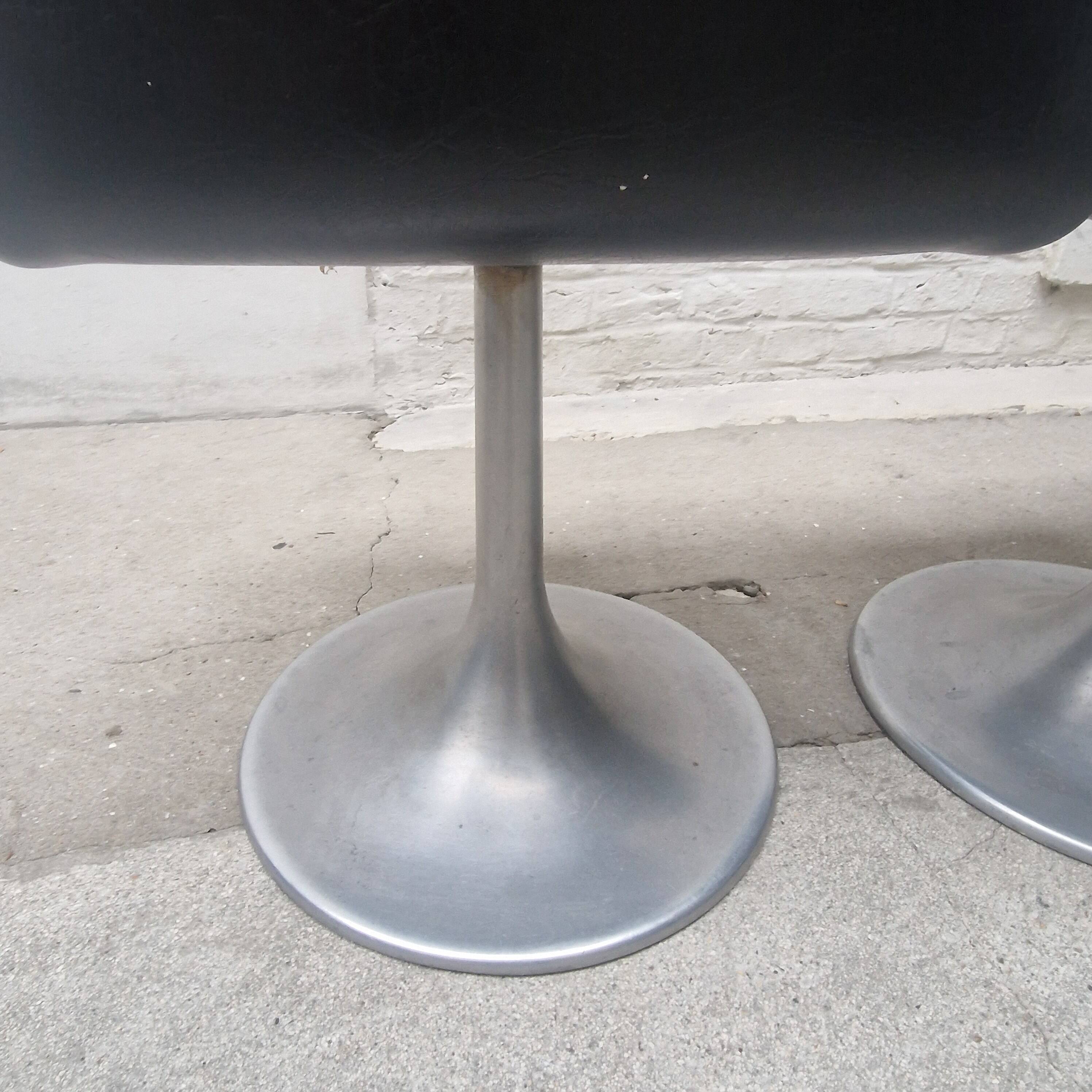 Set of 4 vintage design tulip chairs from the 70s/80s.