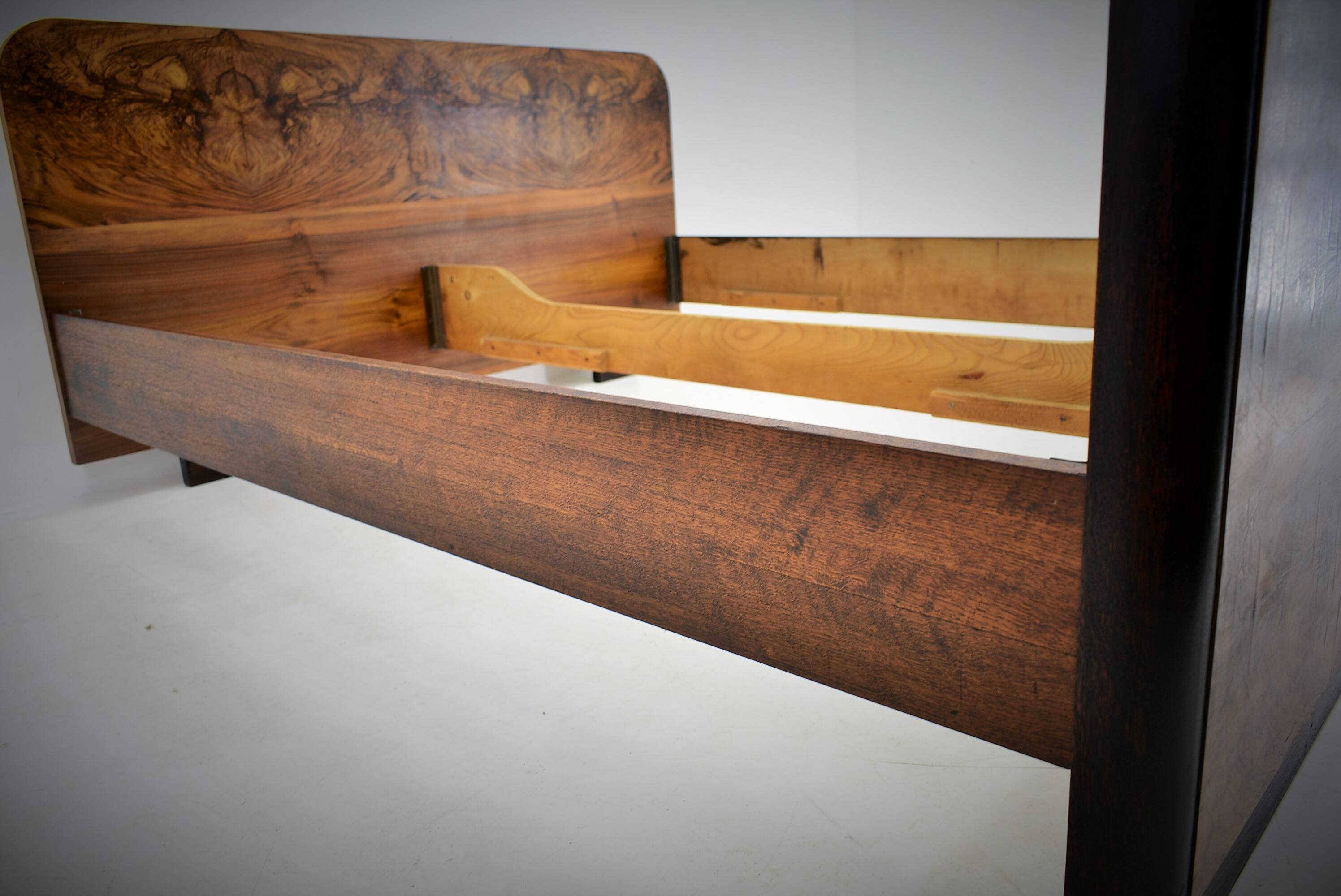 Art Deco double bed by Jindřich Halabala for Up Závody, 1945s
