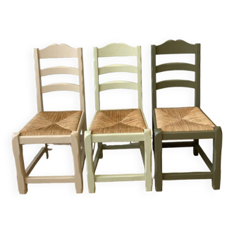 3 chaises en bois paillées
