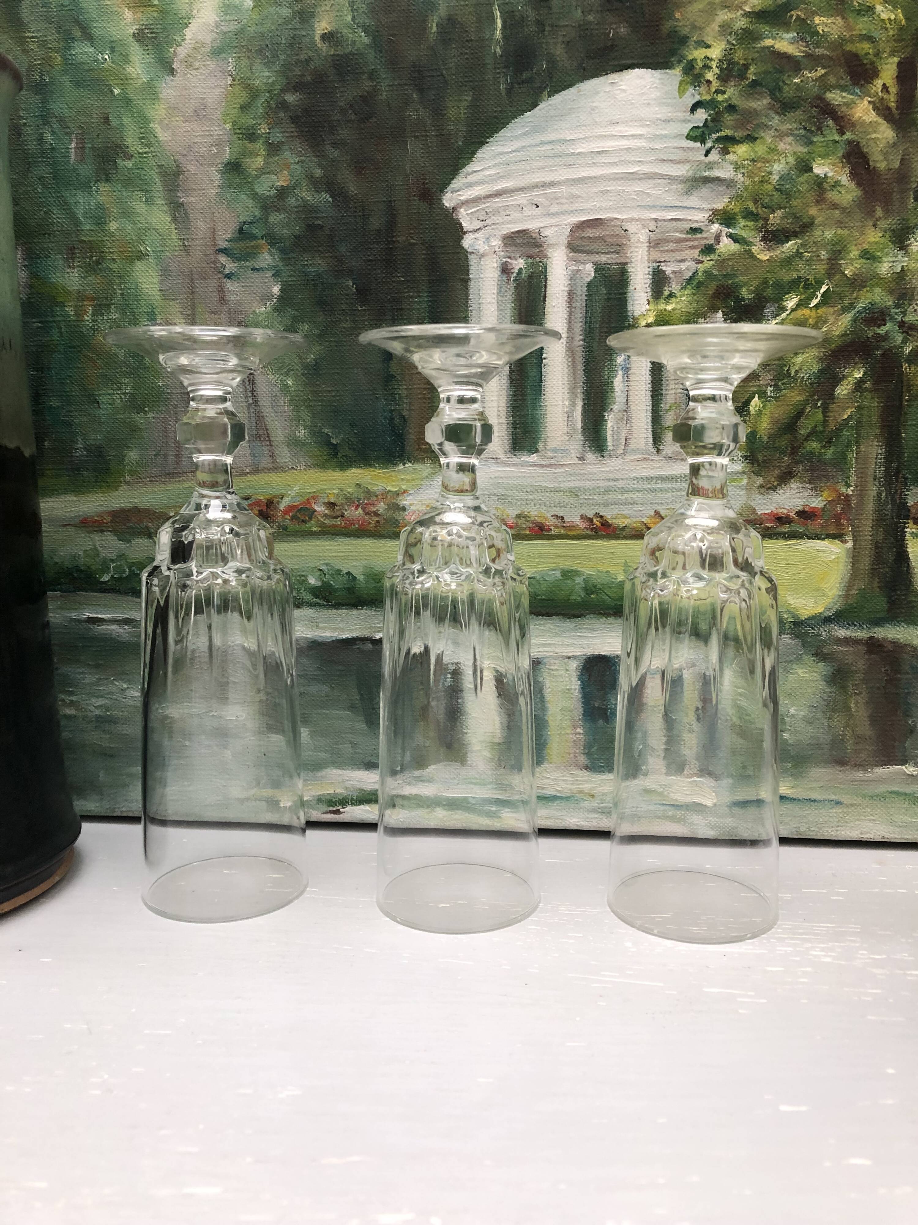 Set of 6 lance model champagne flutes, design made in France from the 1970s.