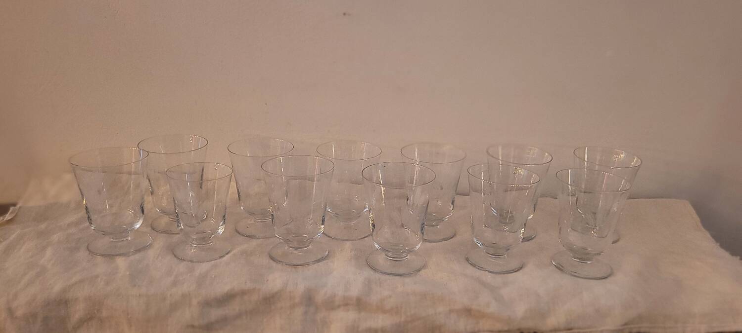 Set of 12 engraved stem glasses with ear of corn pattern from the 60s.