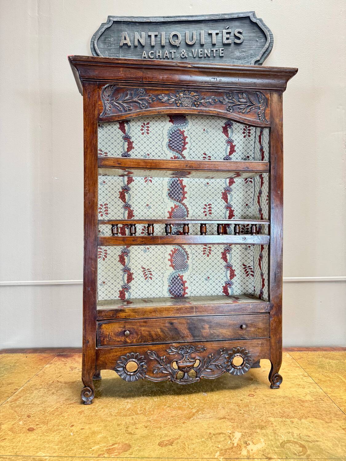 Verriau, Provençal Hanging Shelf in Walnut, Nîmes, 18th Century