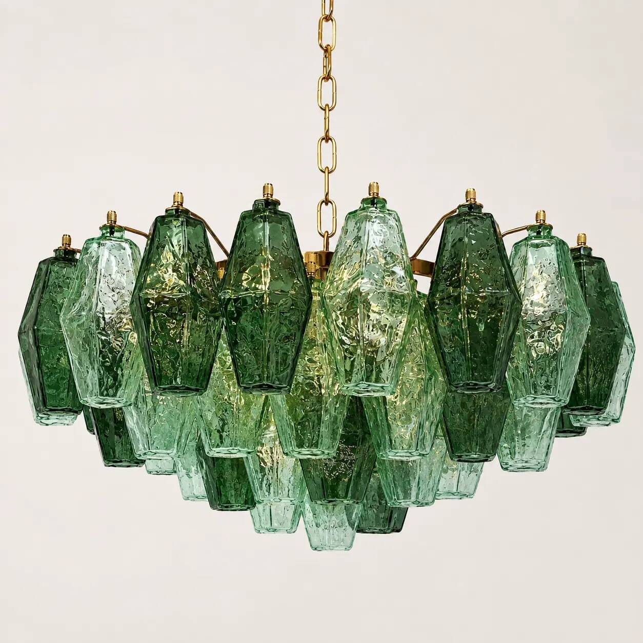 Chandelier en verre Murano vert avec cadre en métal doré de Simoeng
