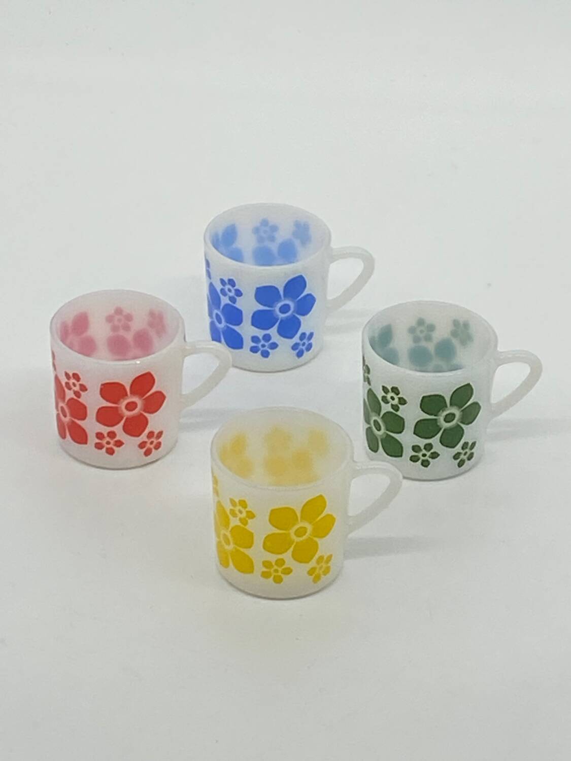 Set of 4 coffee cups, arcopal