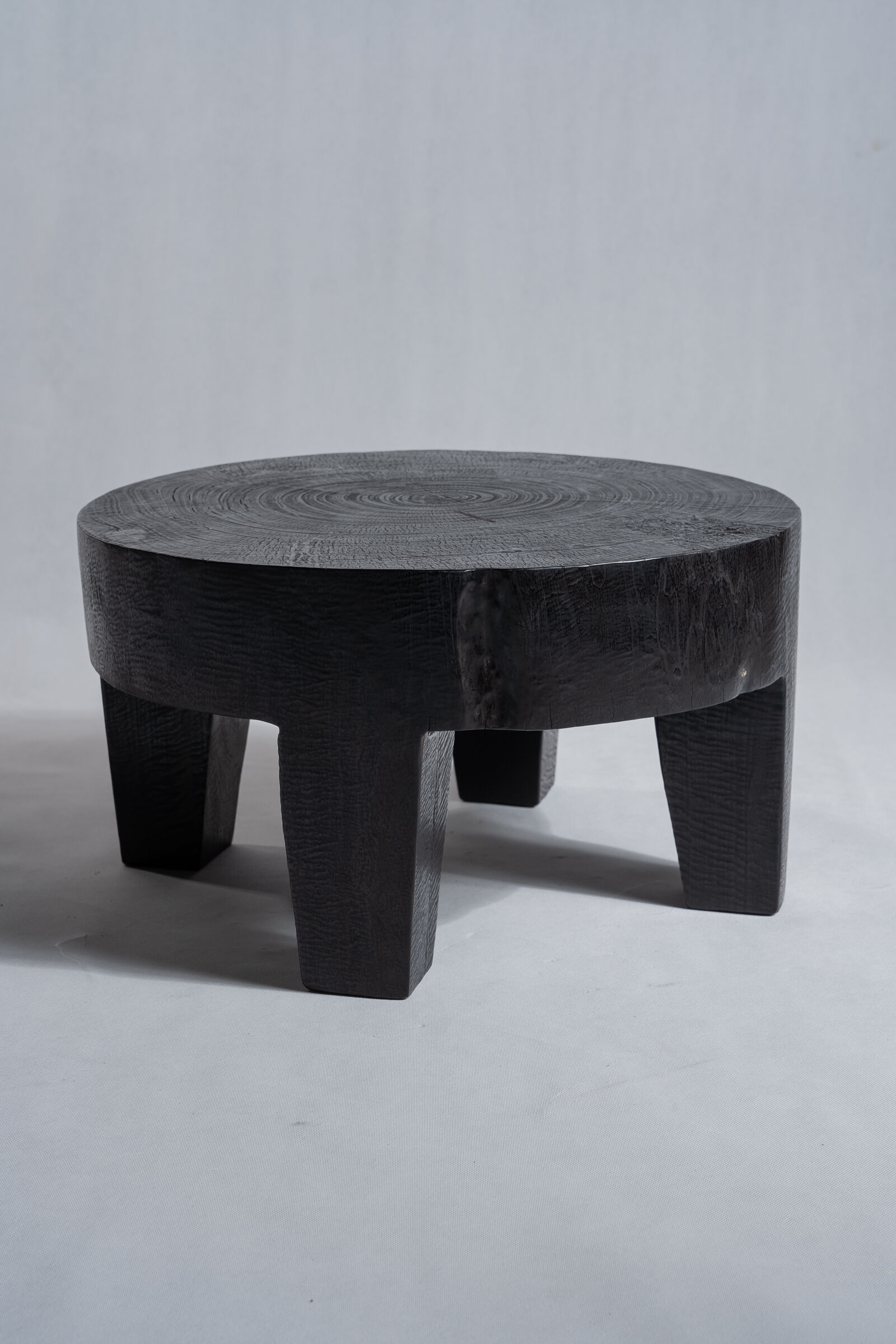 Coffee table en bois massif monoxyle noir