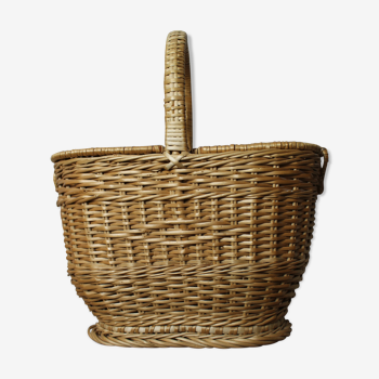 Large picnic basket for bottles