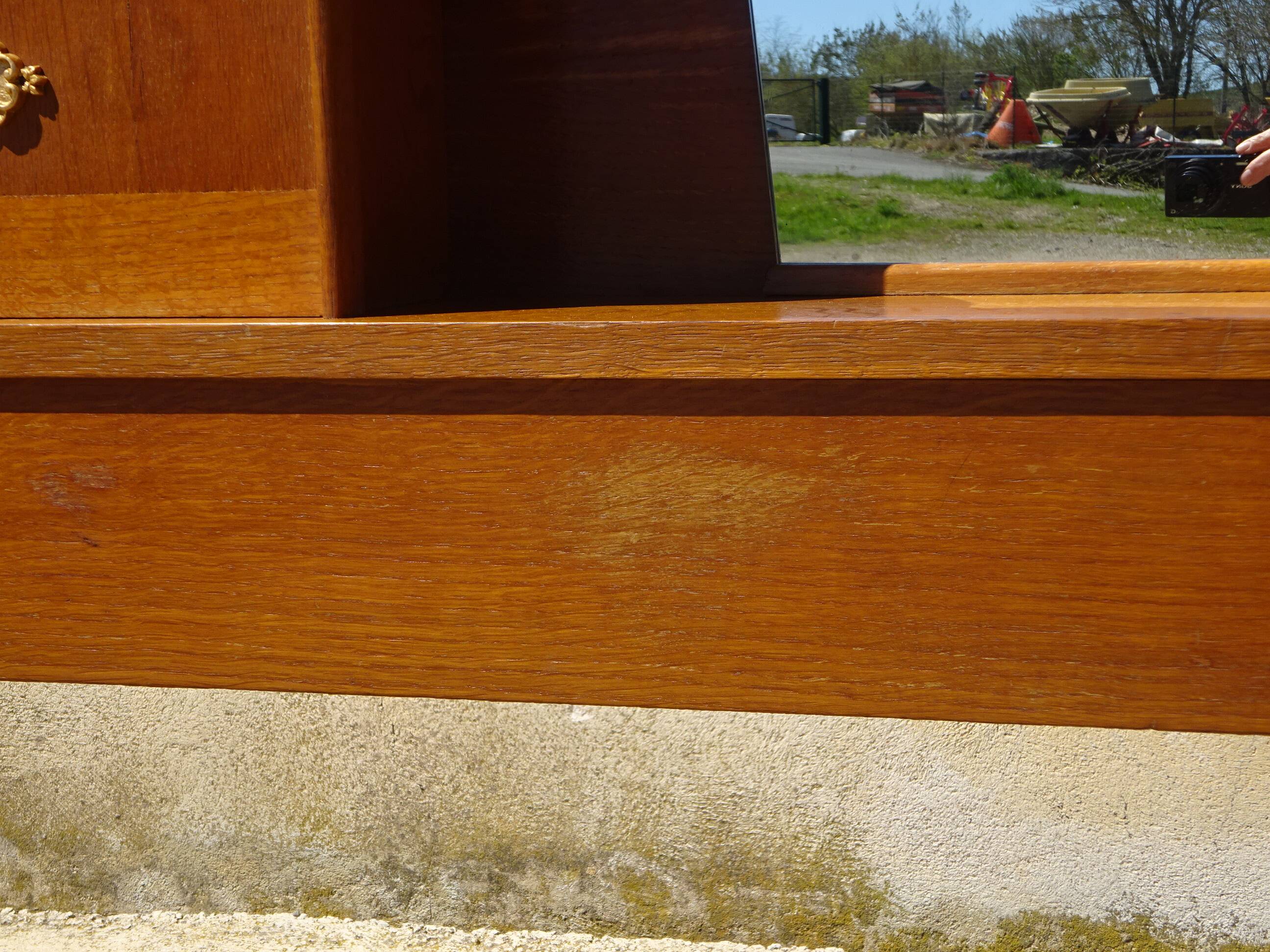 Cozy and oak headboard