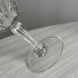 5 verres à vin.