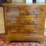 Commode XIXème en plaquage d'acajou, trois tiroirs, 81x80x43 cm