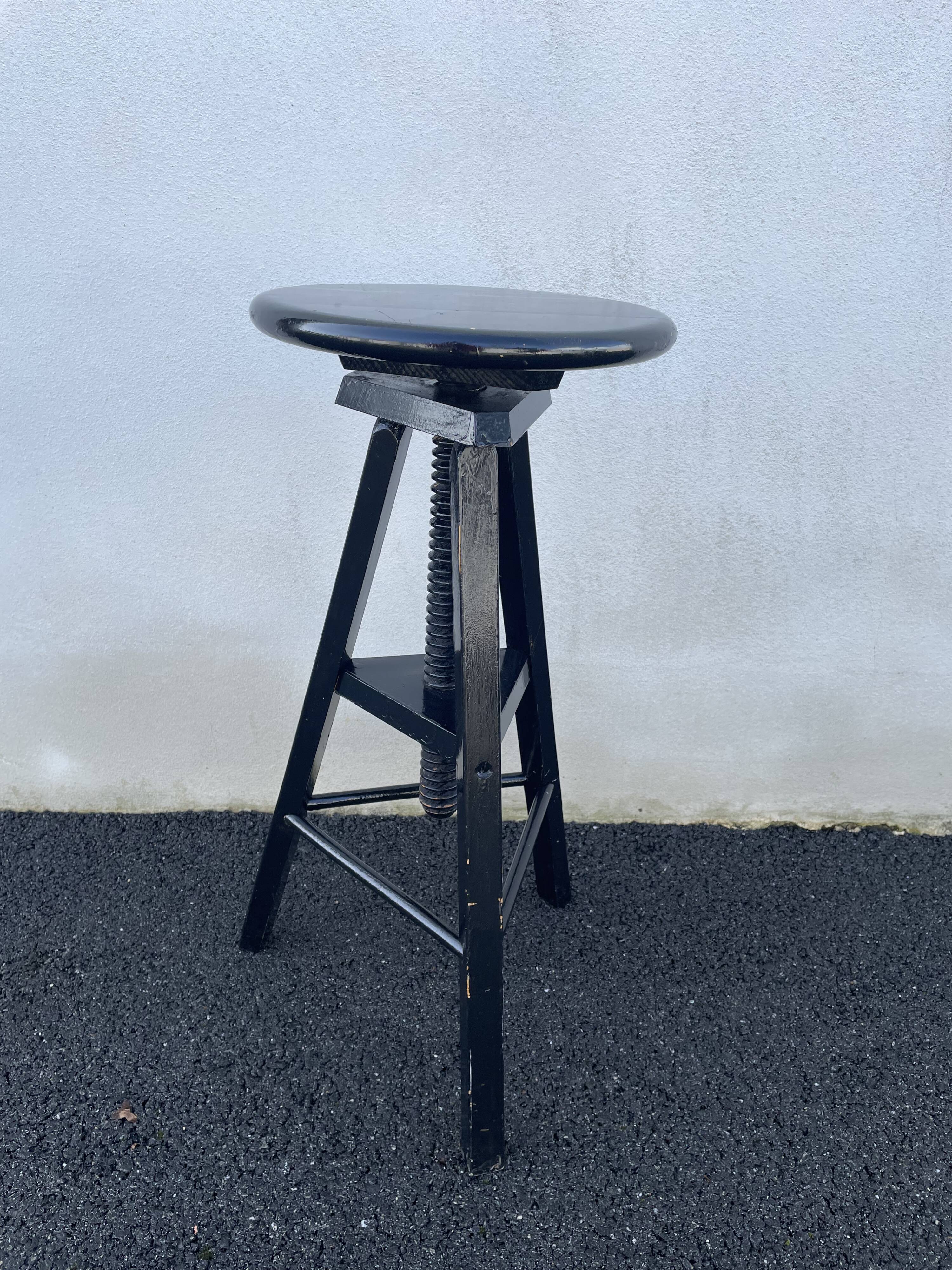 Screw stool