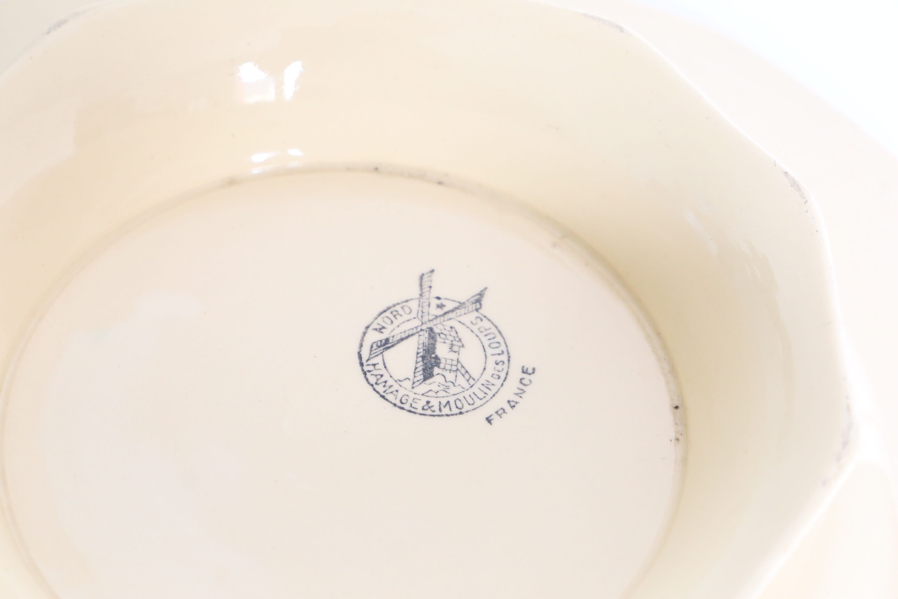 Servant dish on piedouche, Wolf Mill