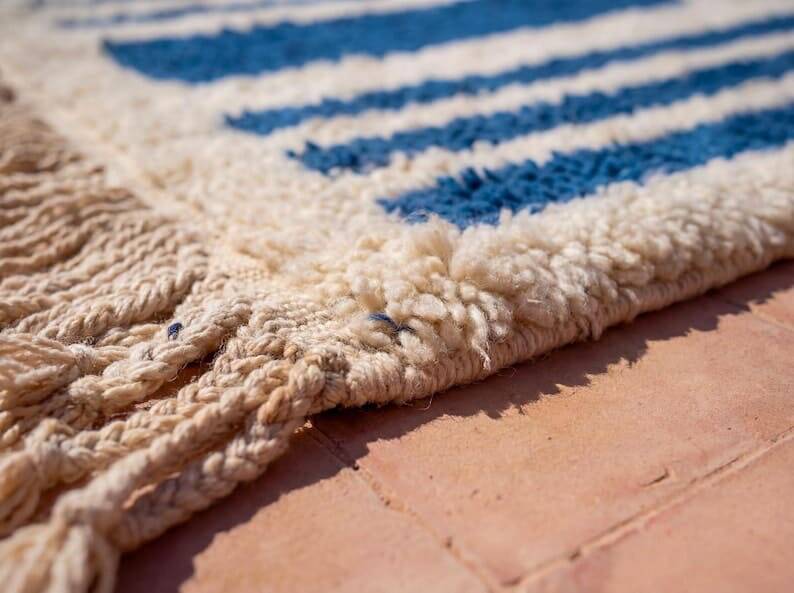Handmade pure wool rug, size 200 x 300 cm.