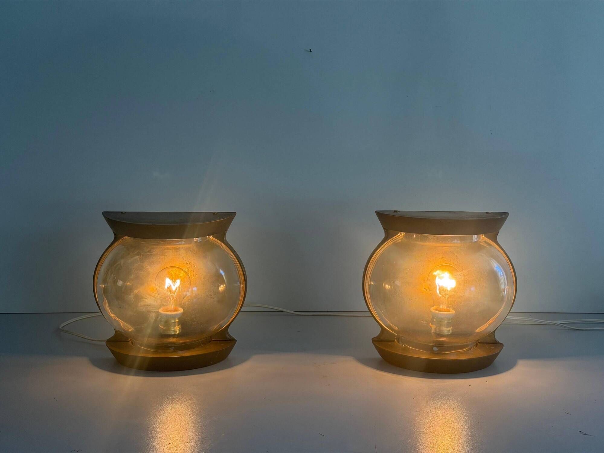 Pair of bronze and glass wall lights from the mid-century, 1960, Italy.