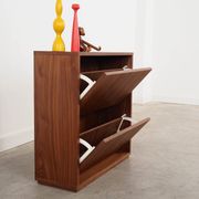 Meuble à chaussures en noyer, design scandinave