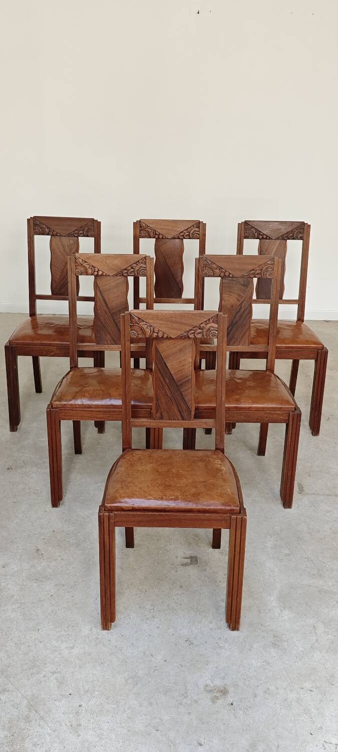 Set of 6 Art Deco chairs in Oak and Walnut with camel leather.