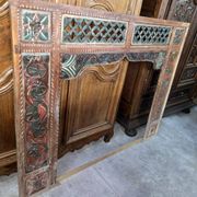 Old façade or decorative frame in carved wood, of Indian origin.