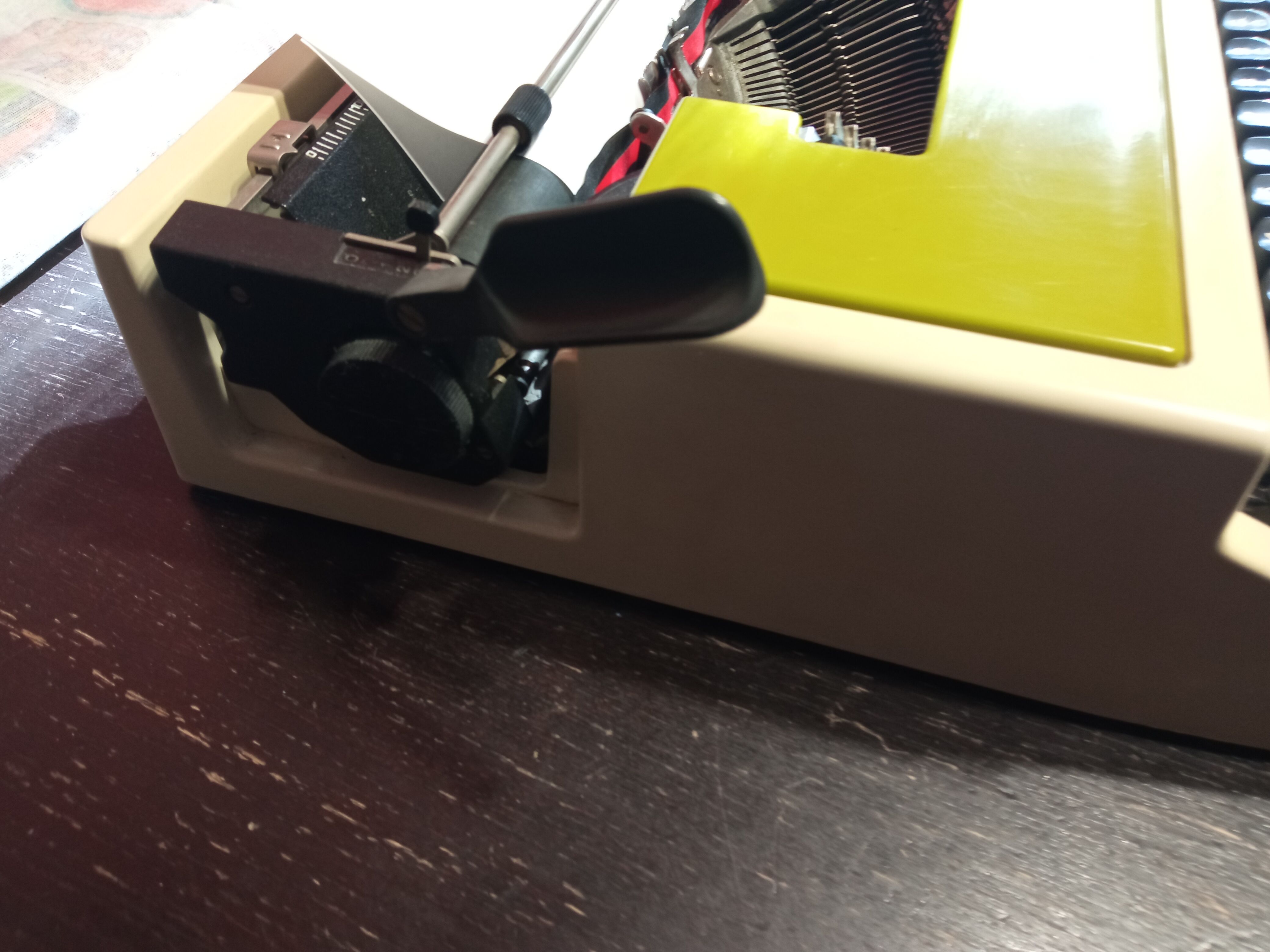 Typewriter LJ 315 Olive Green