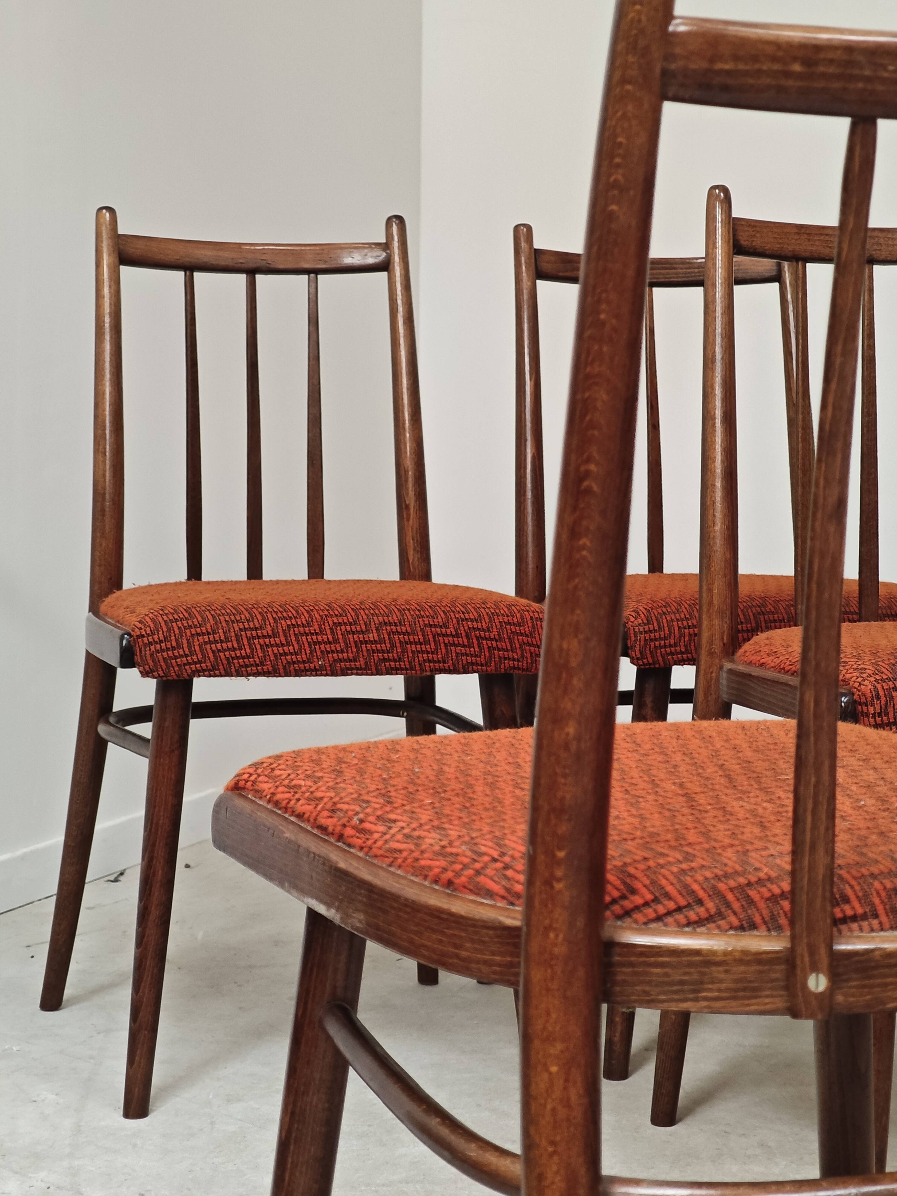 Set of 4 dining chairs TON Bystrice Antonin Suman orange fabric