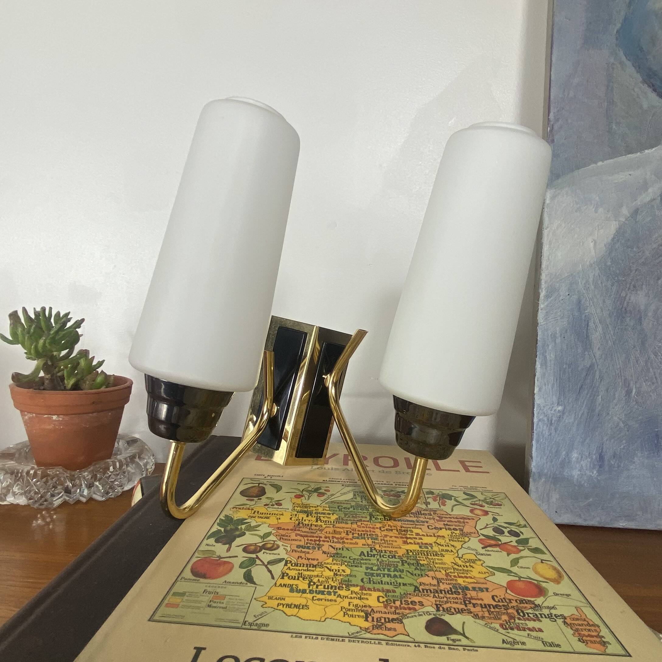 Double corner wall light 1950s 1960s in gilded metal with glass tulips.