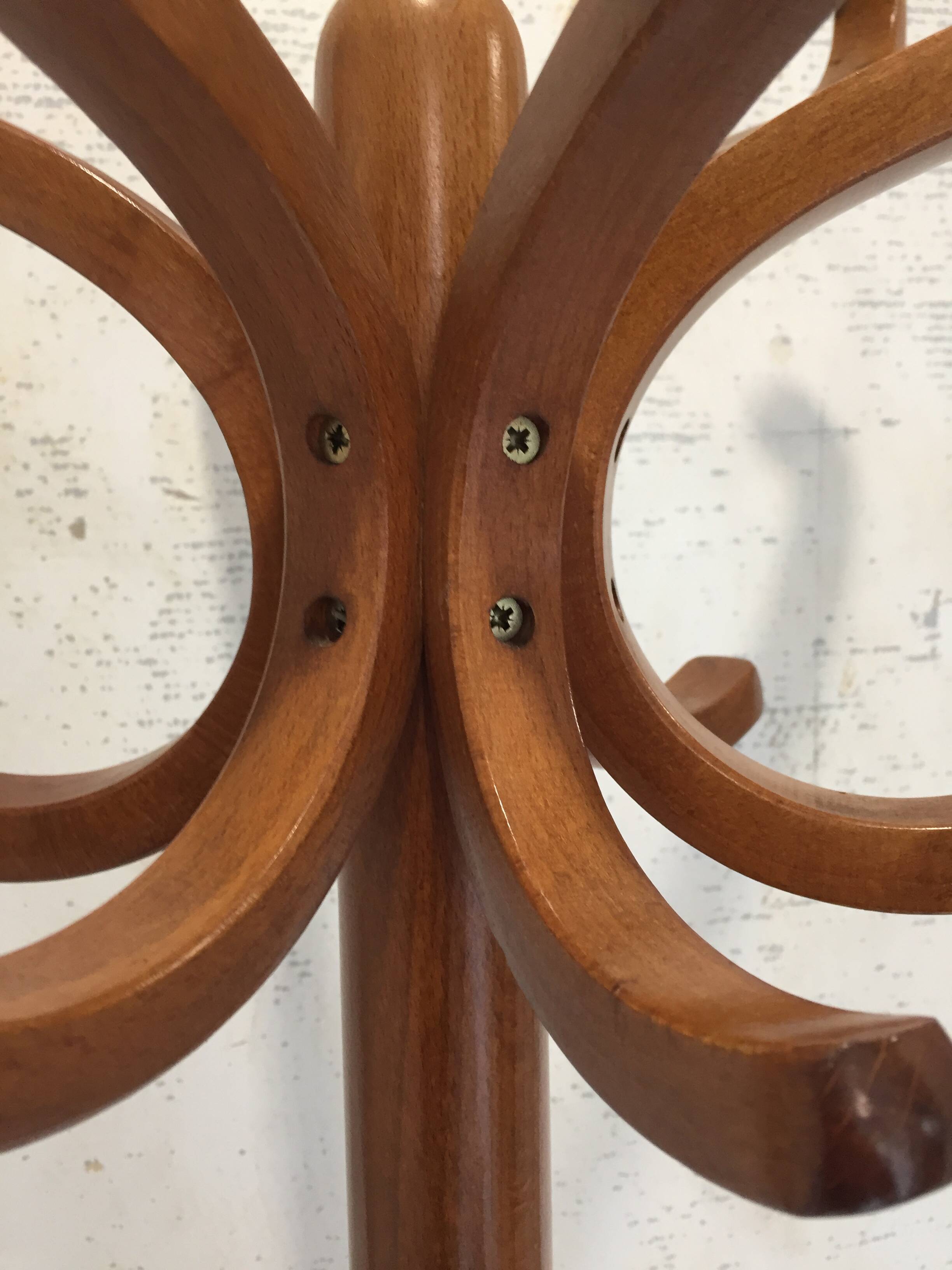 Baumann parrot coat rack