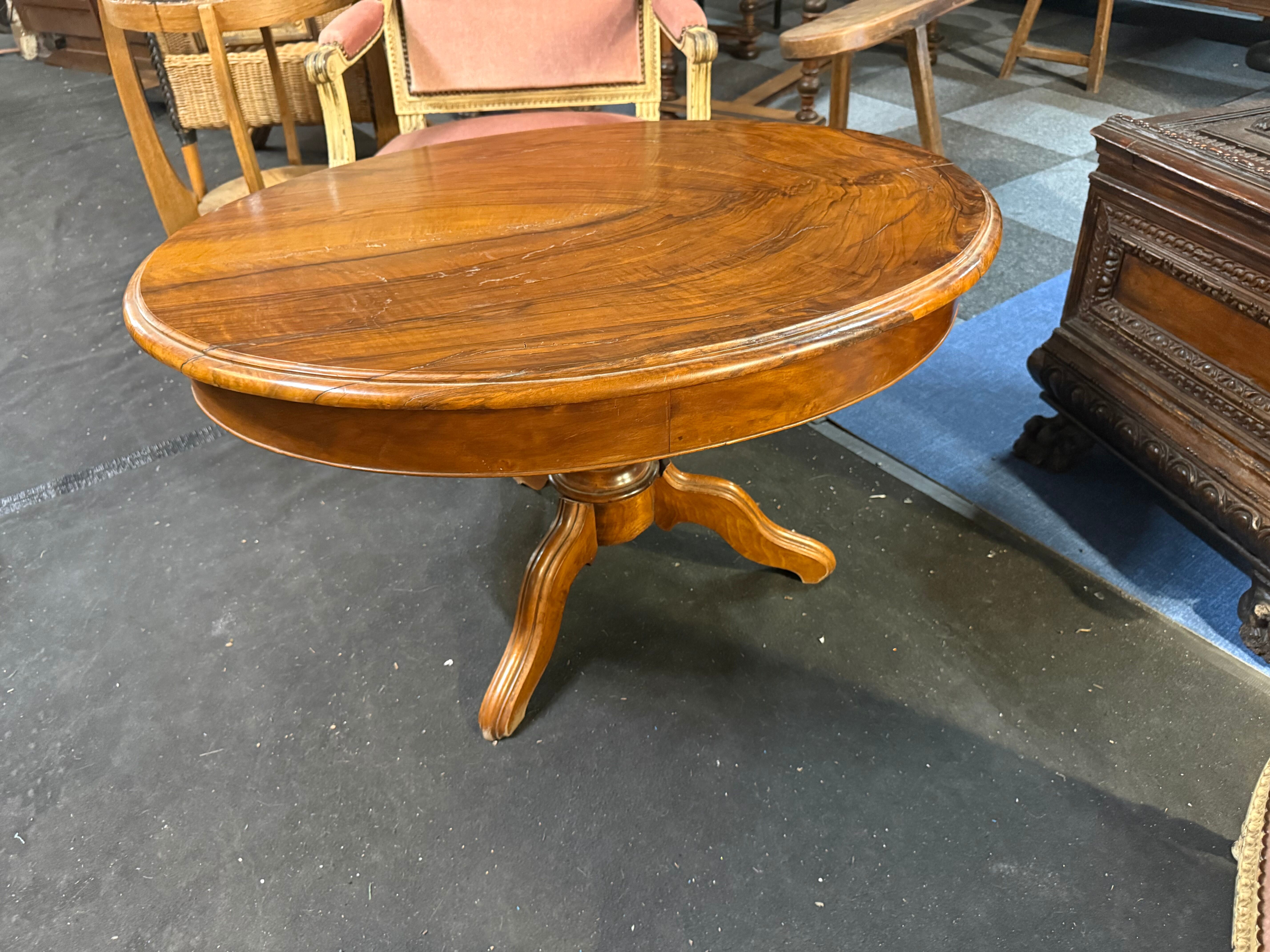 Table basse en noyer