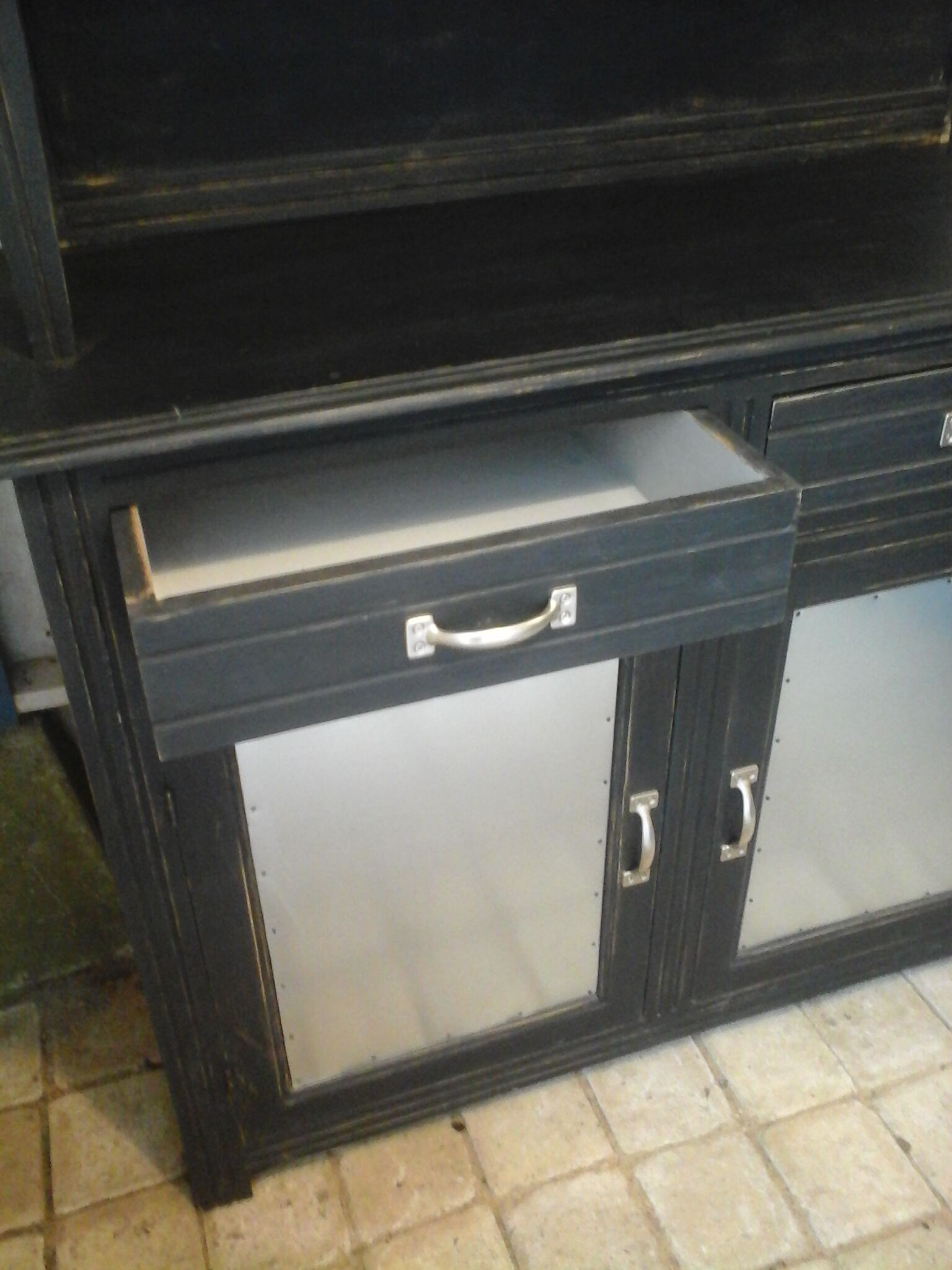 Seasy oak solid black patina and zinc