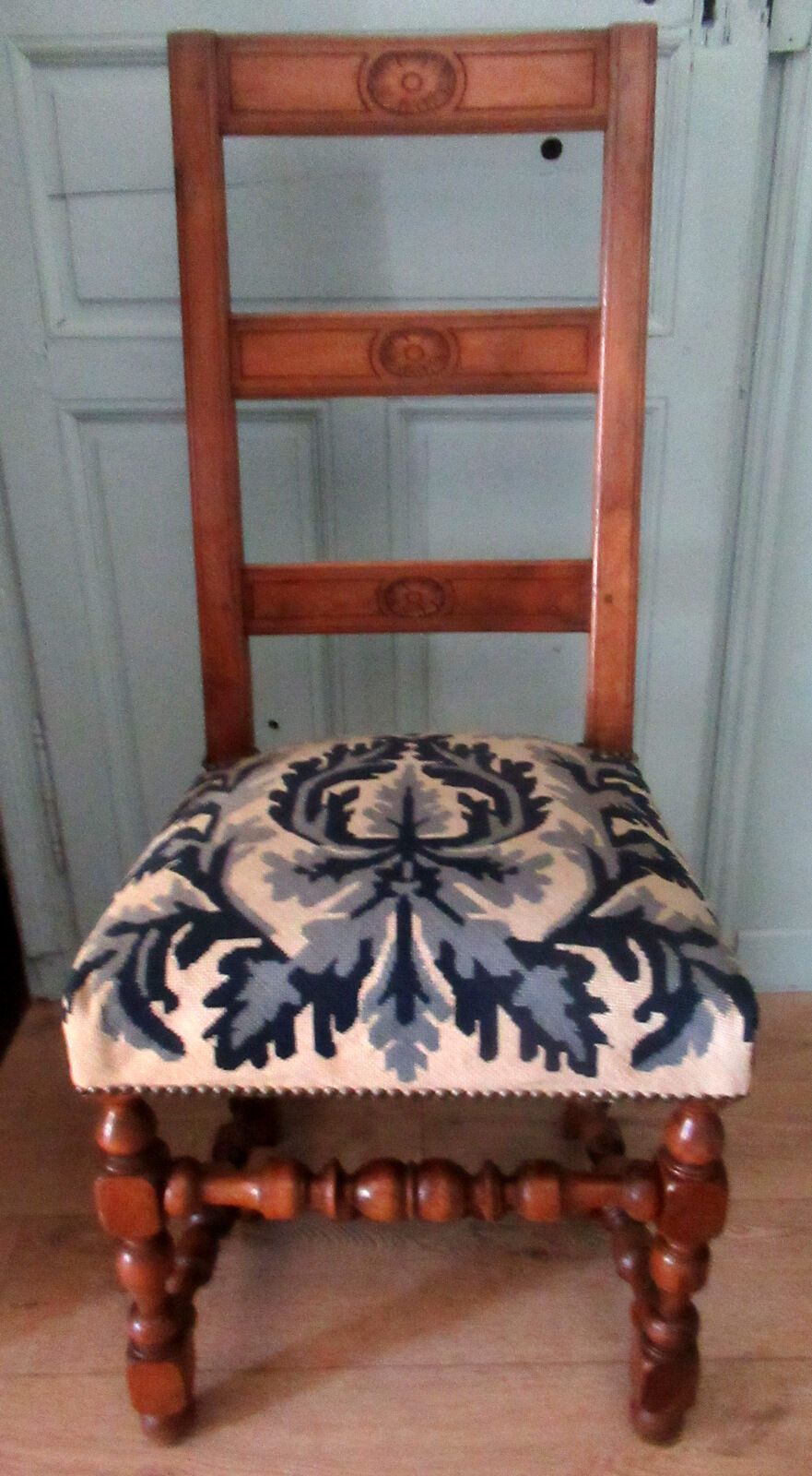 Series of 6 Louis XIII style chairs, in walnut