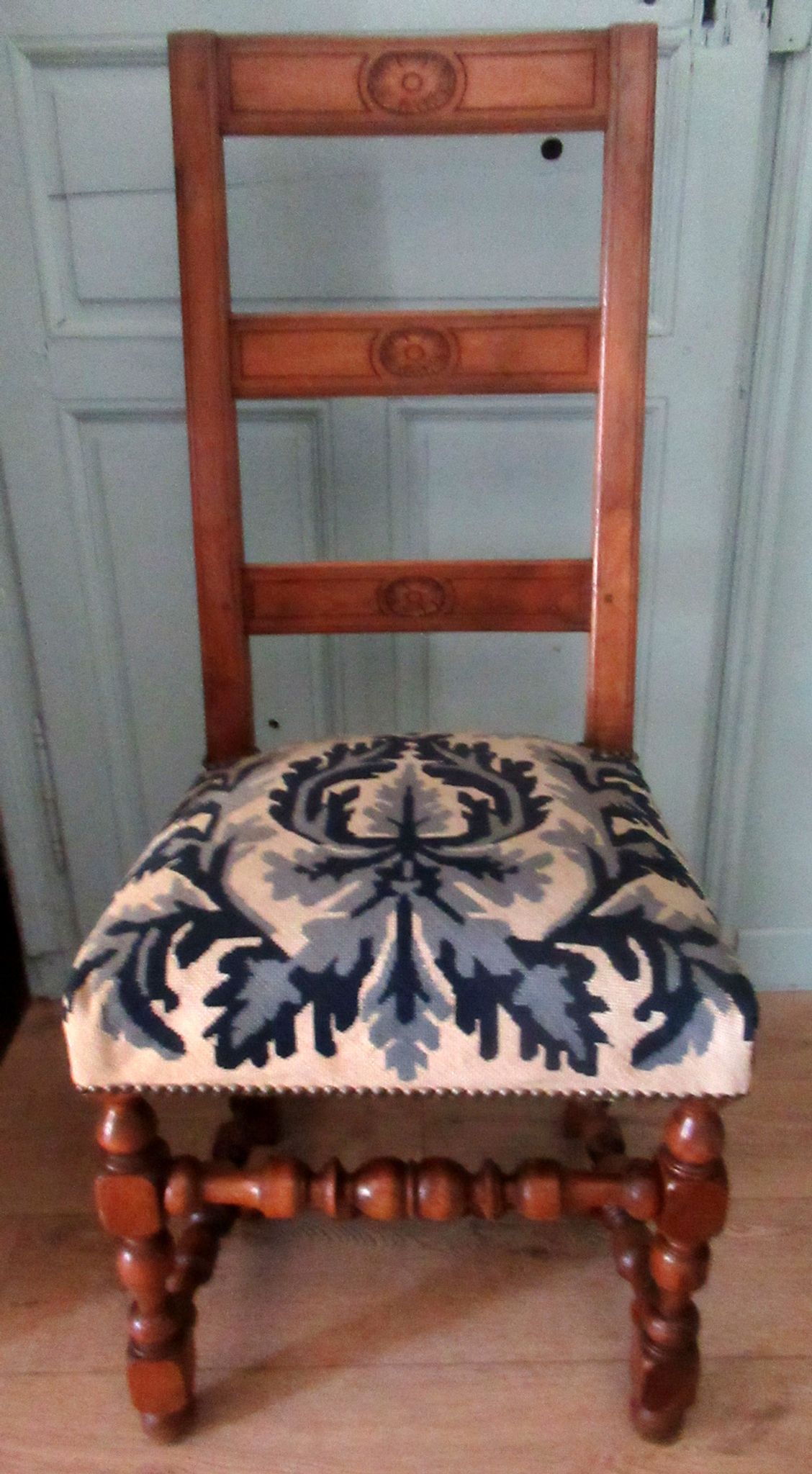 Series of 6 Louis XIII style chairs, in walnut