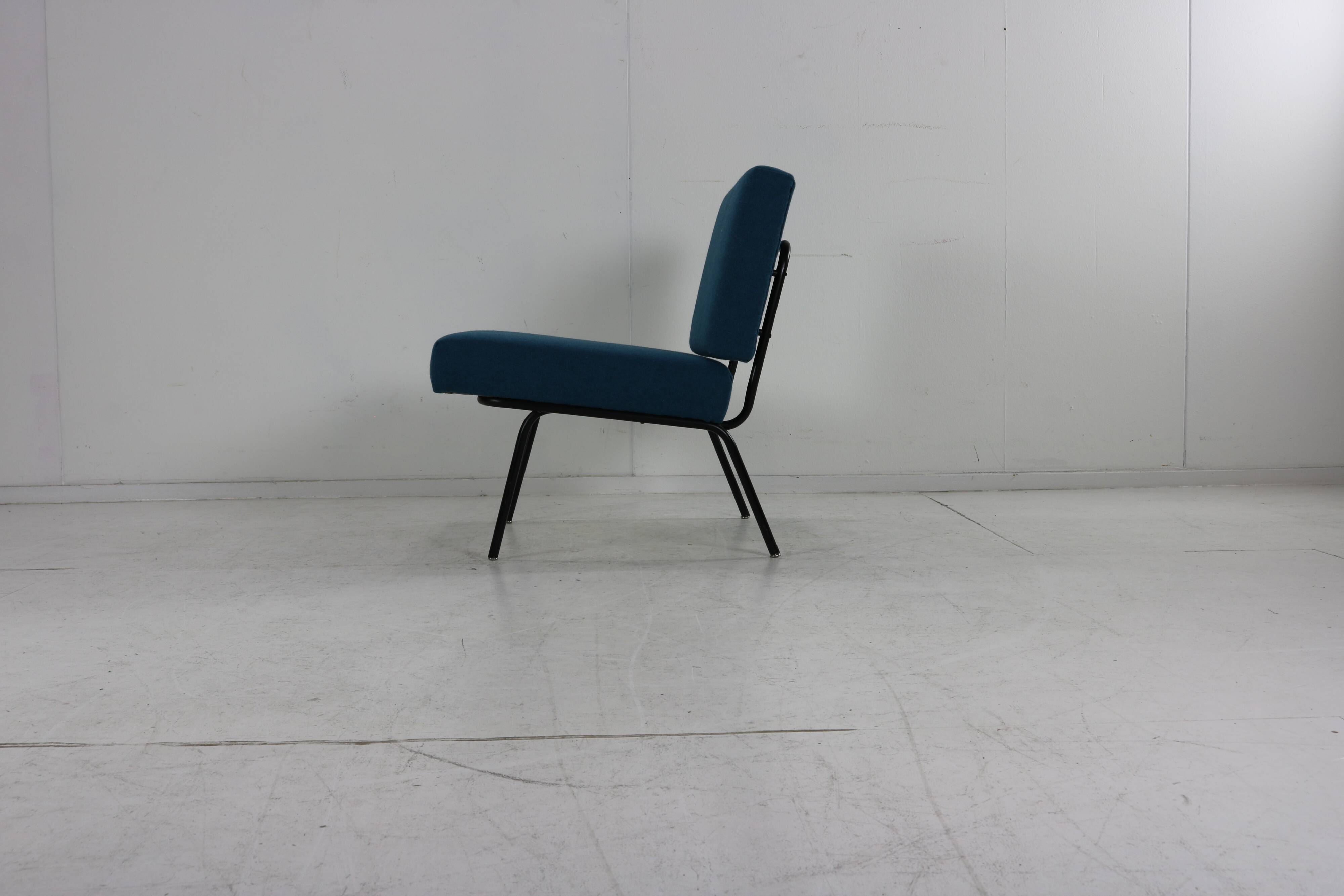 Set of three model 31 easy chairs by Florence Knoll