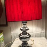 Lampe chrome et abajour rouge