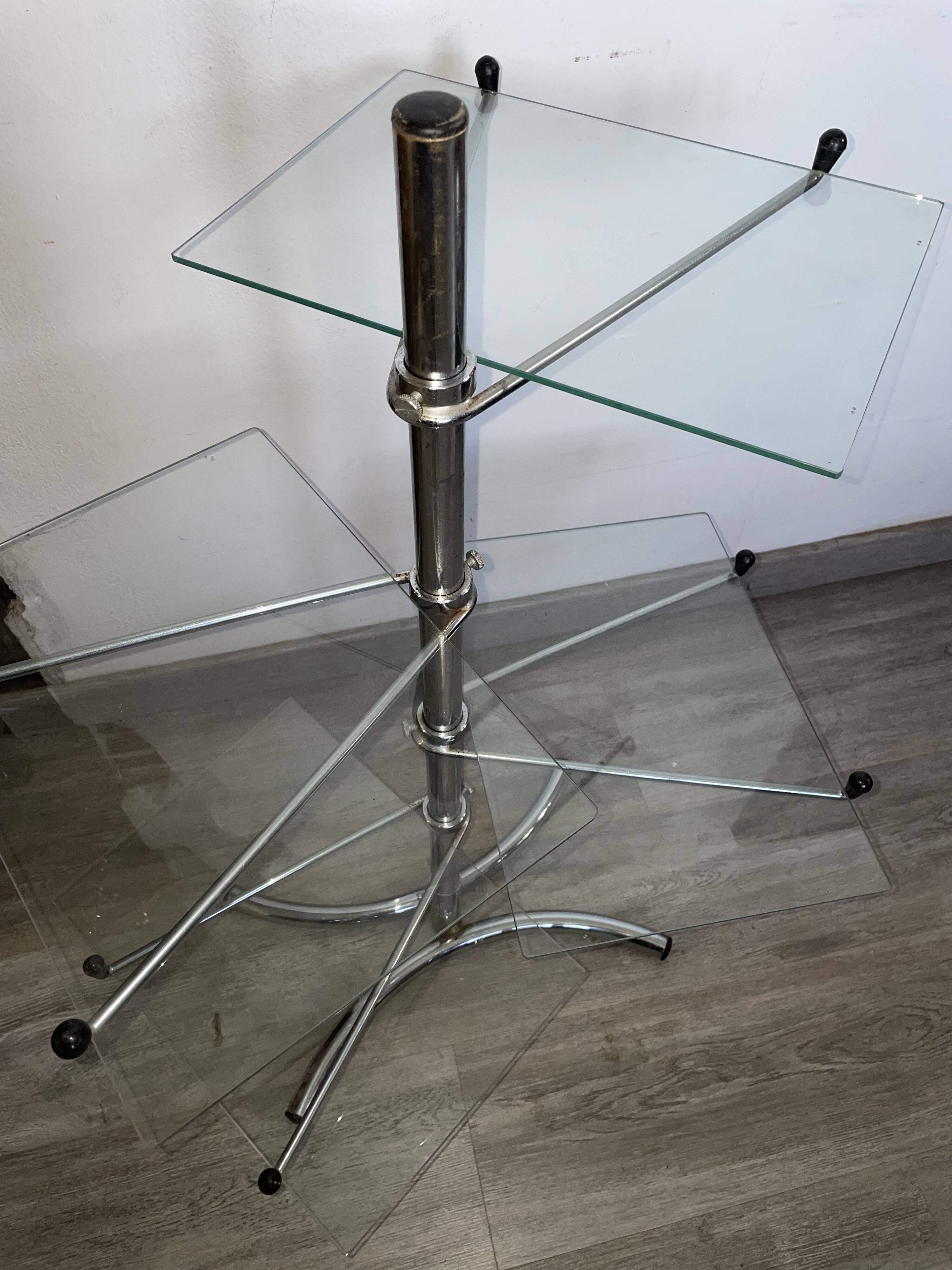 Four-tier rotating shelf in chrome metal
