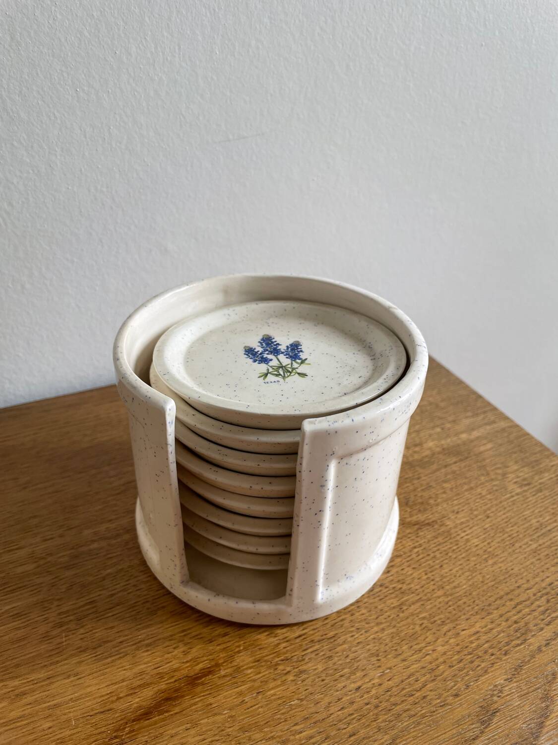 Under ceramic glasses and storage
