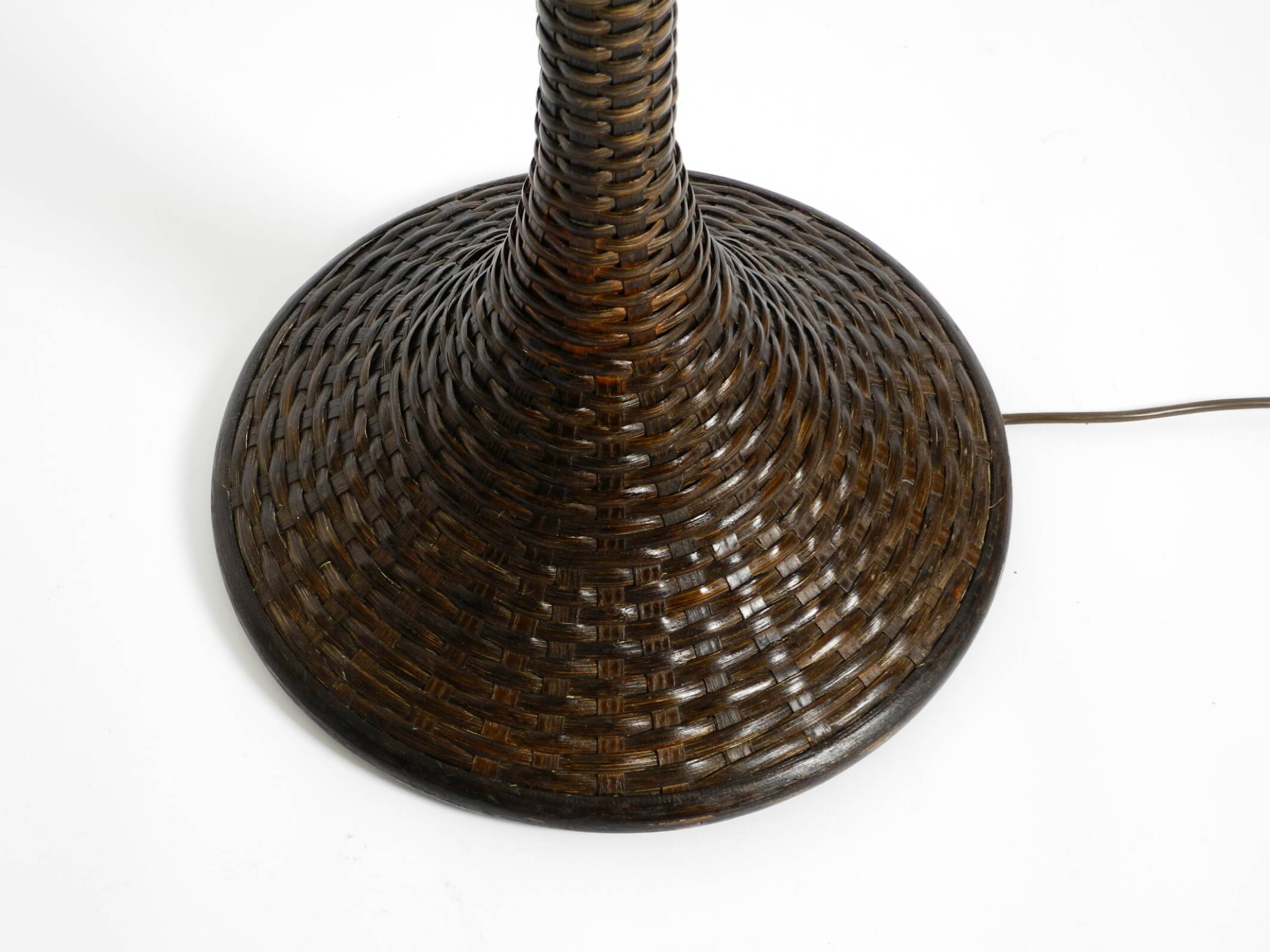 XL 70s Tulip floor lamp with a brown wicker frame and a plexiglass shade