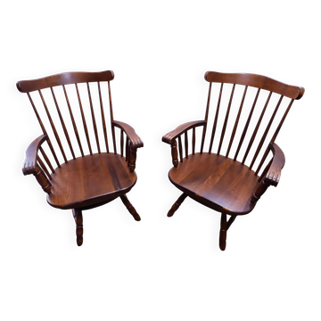 Set of two wooden armchairs with auto-return mechanism