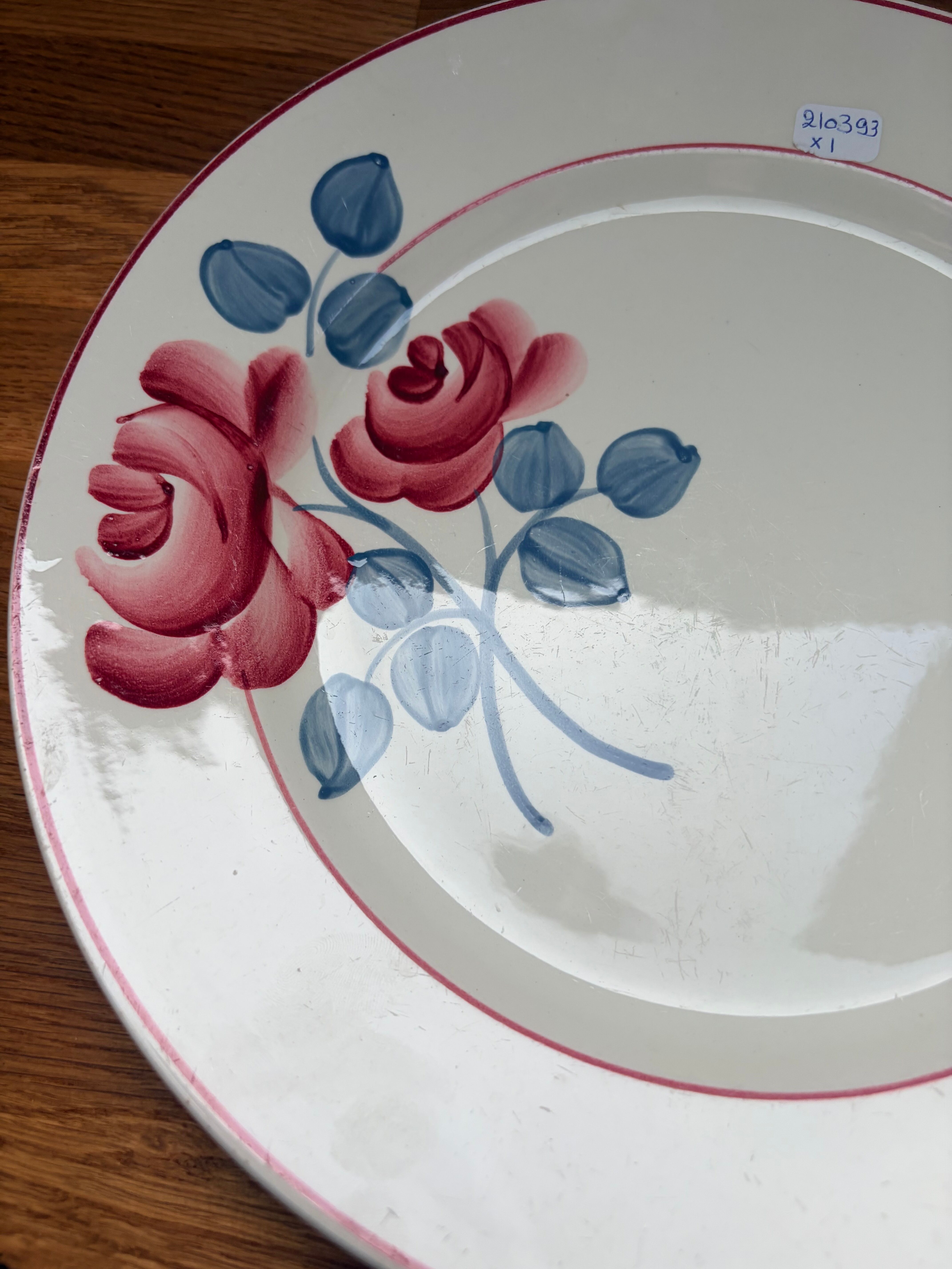 Plat rond vintage HBCM décoré à la main 210393