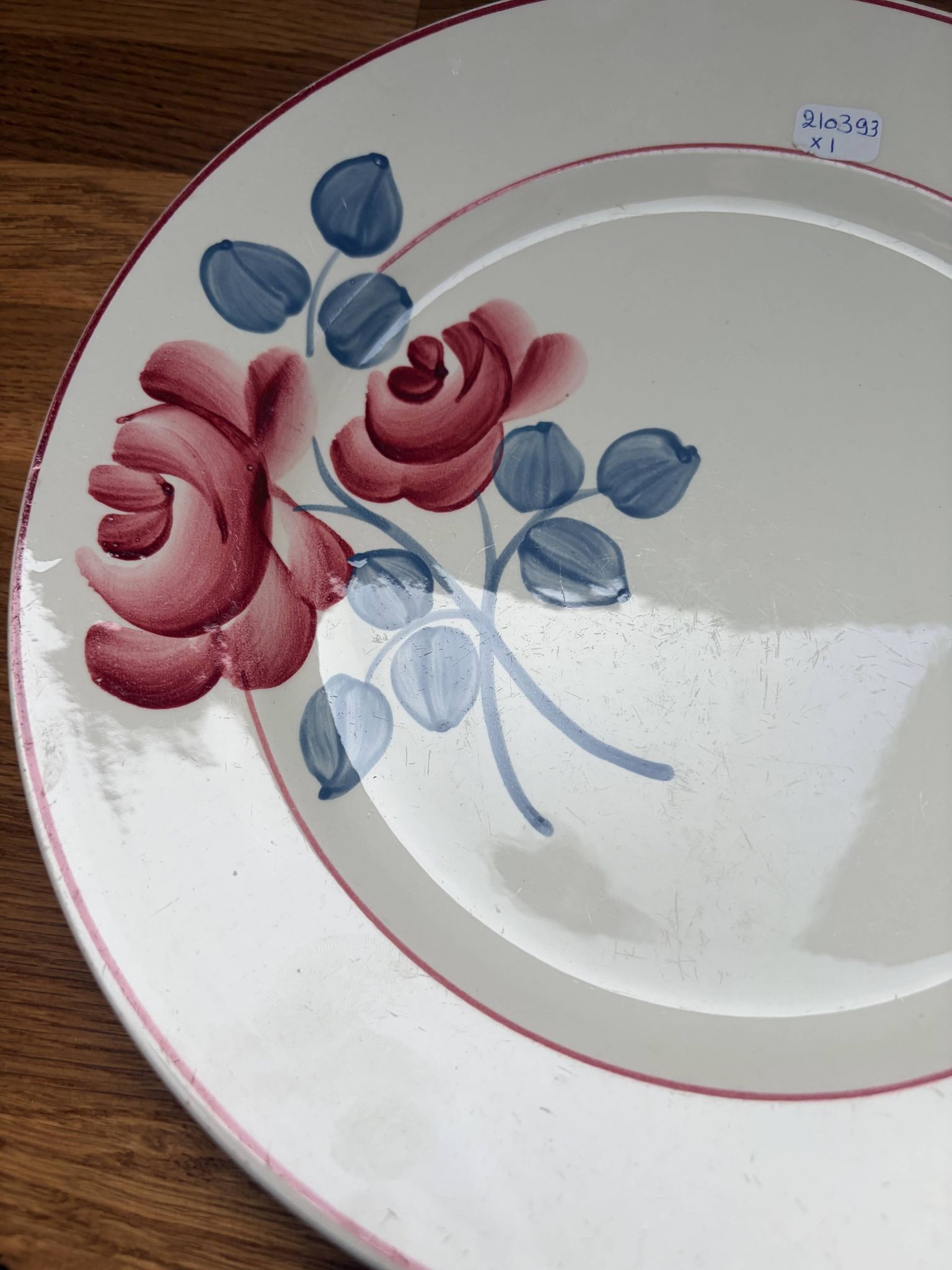 Plat rond vintage HBCM décoré à la main 210393