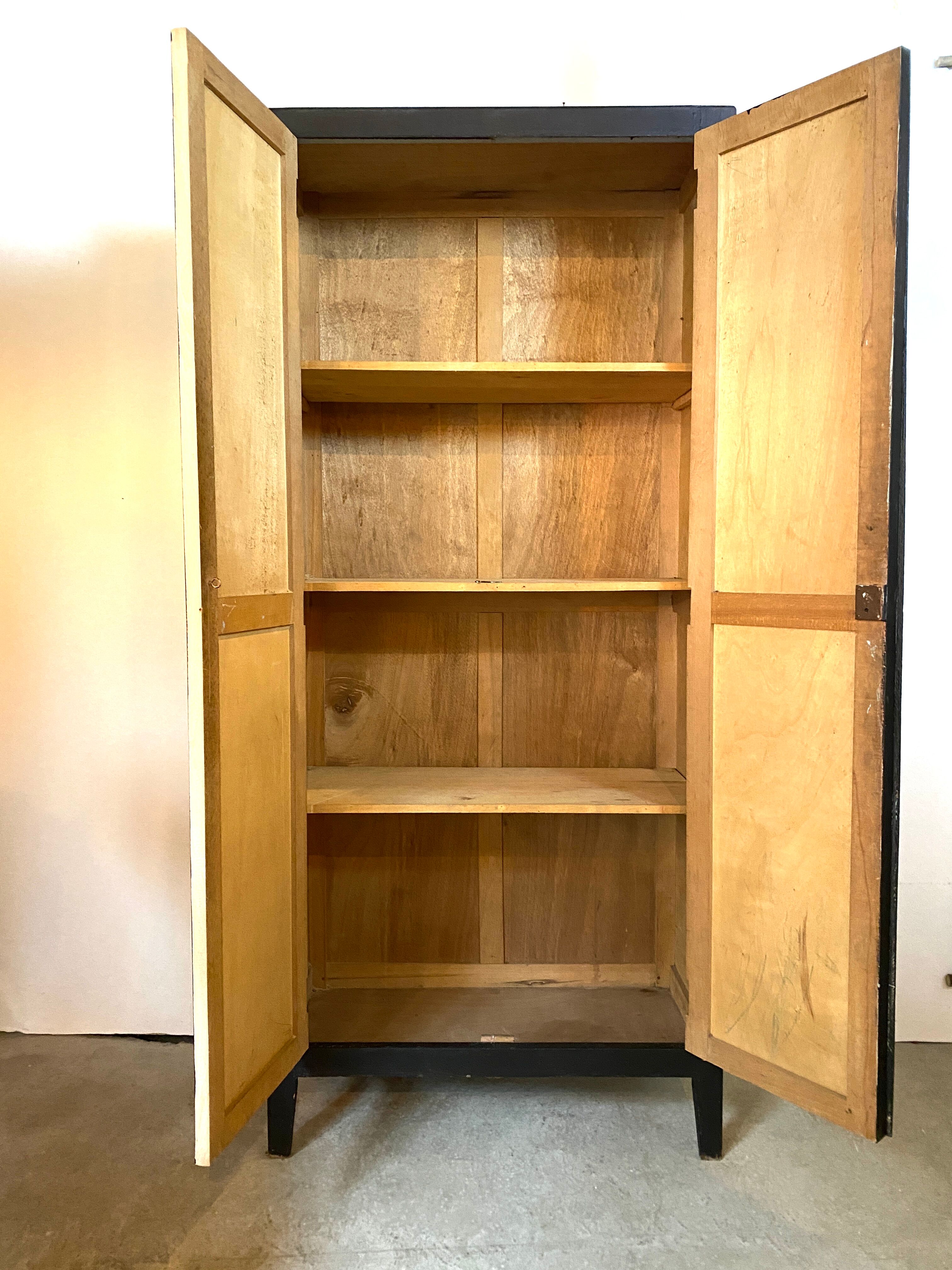 Armoire parisienne vintage noire