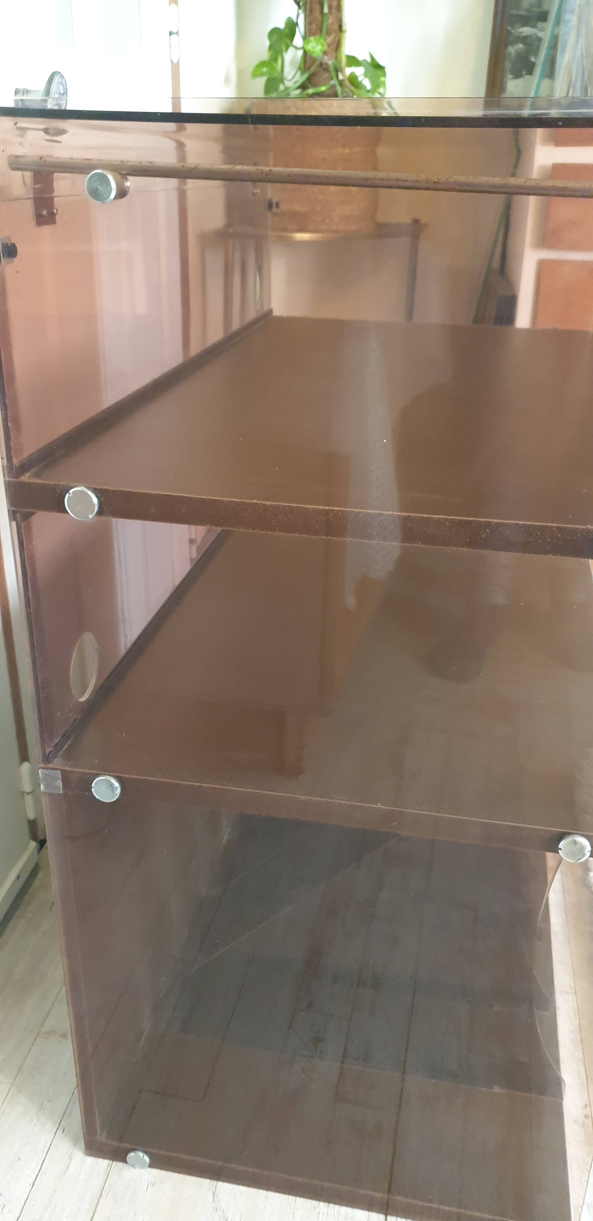 Meuble hifi stéréo en plexiglas