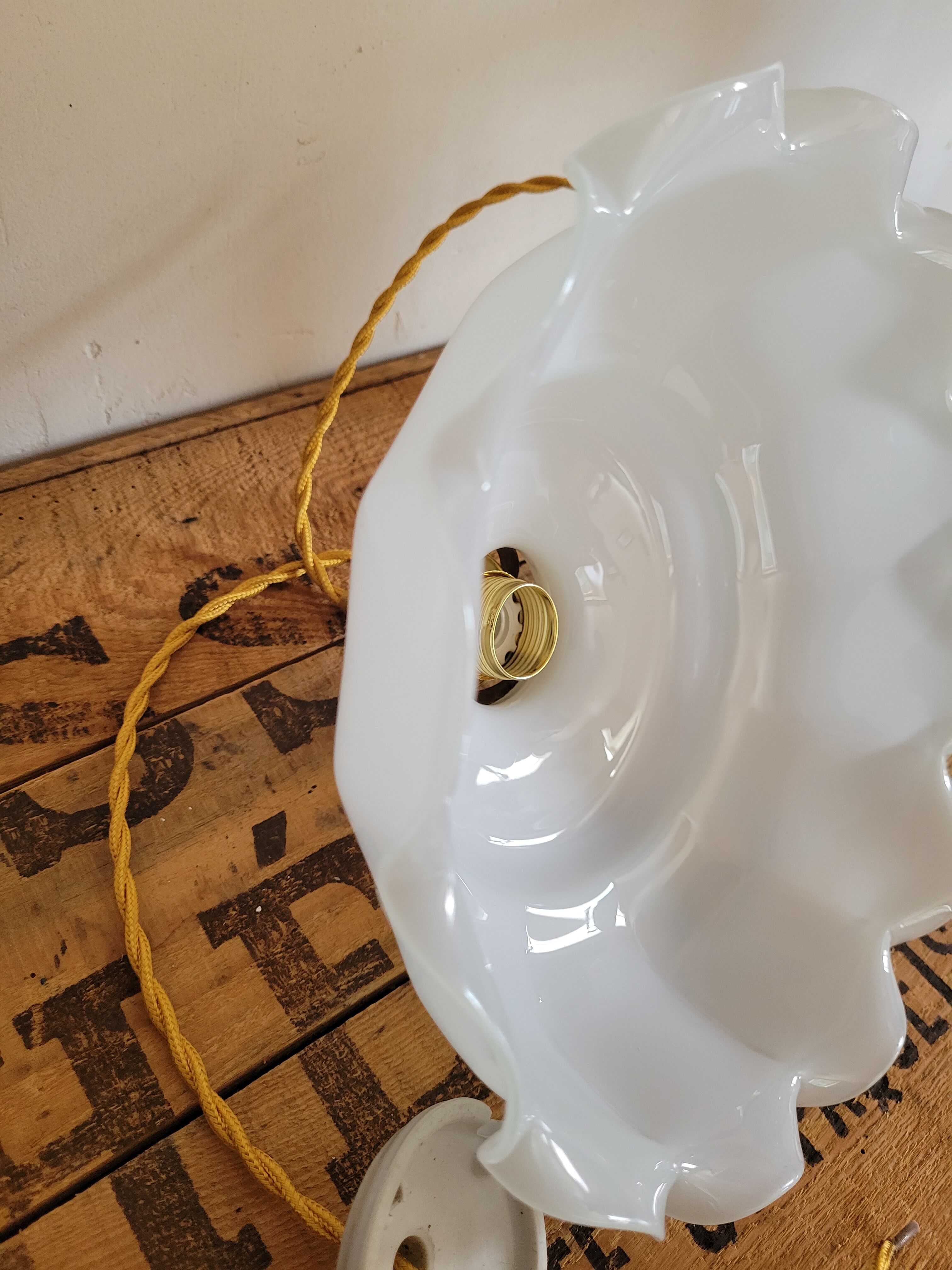 White opaline suspension