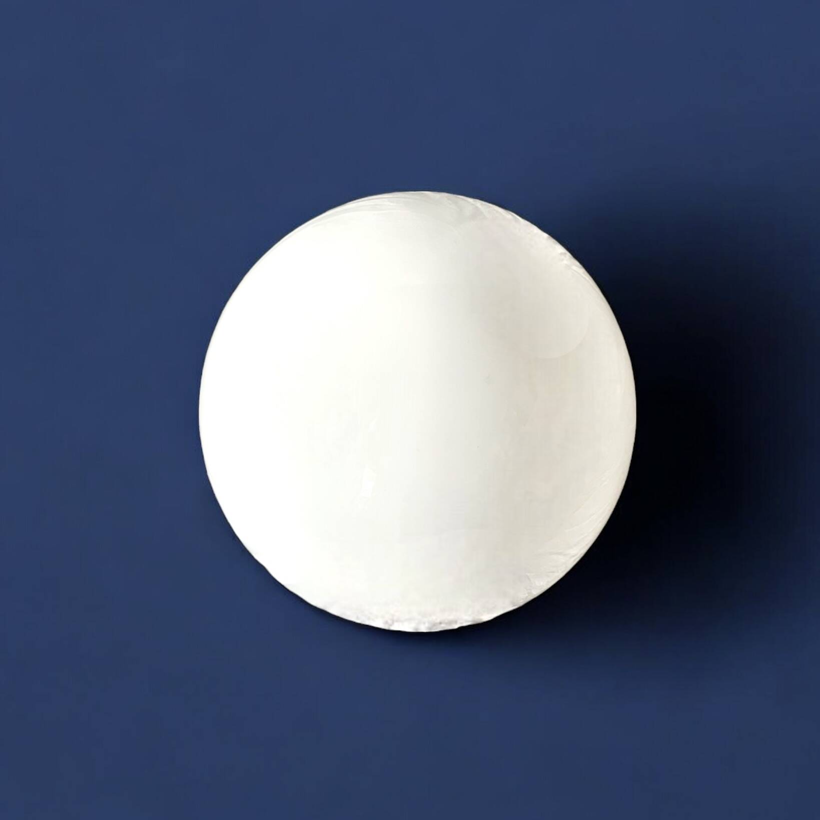 Globe boule vintage en opaline blanche - 28 cm