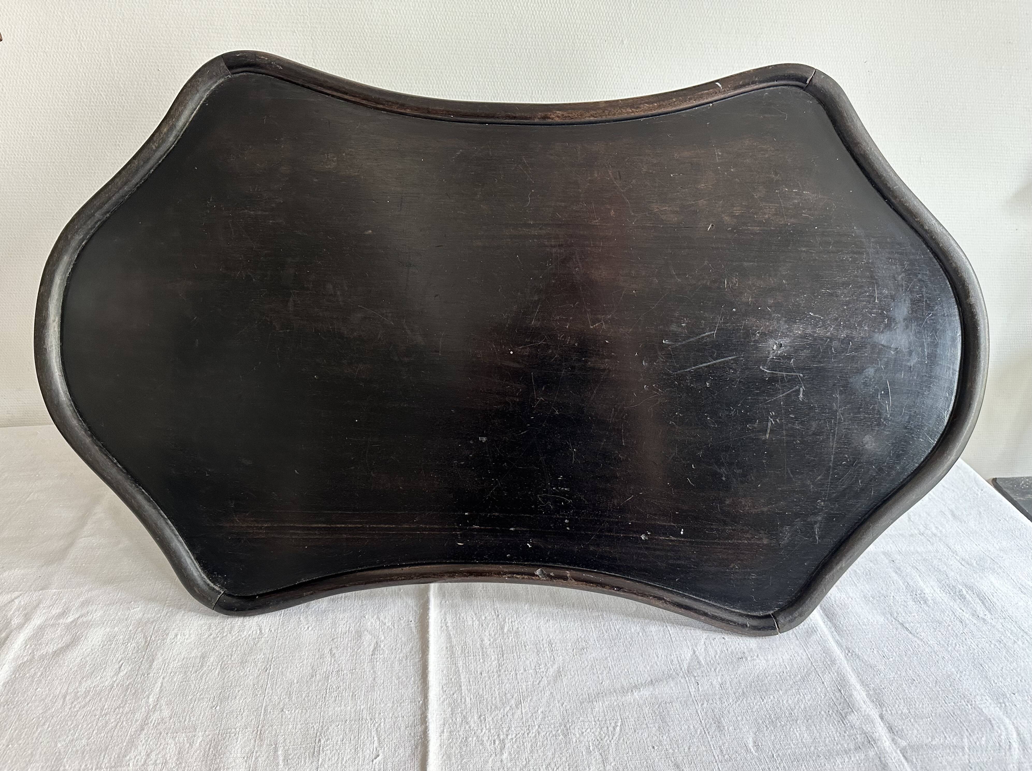 Presentation table of Napoleon III in black lacquered wood, 19th century.