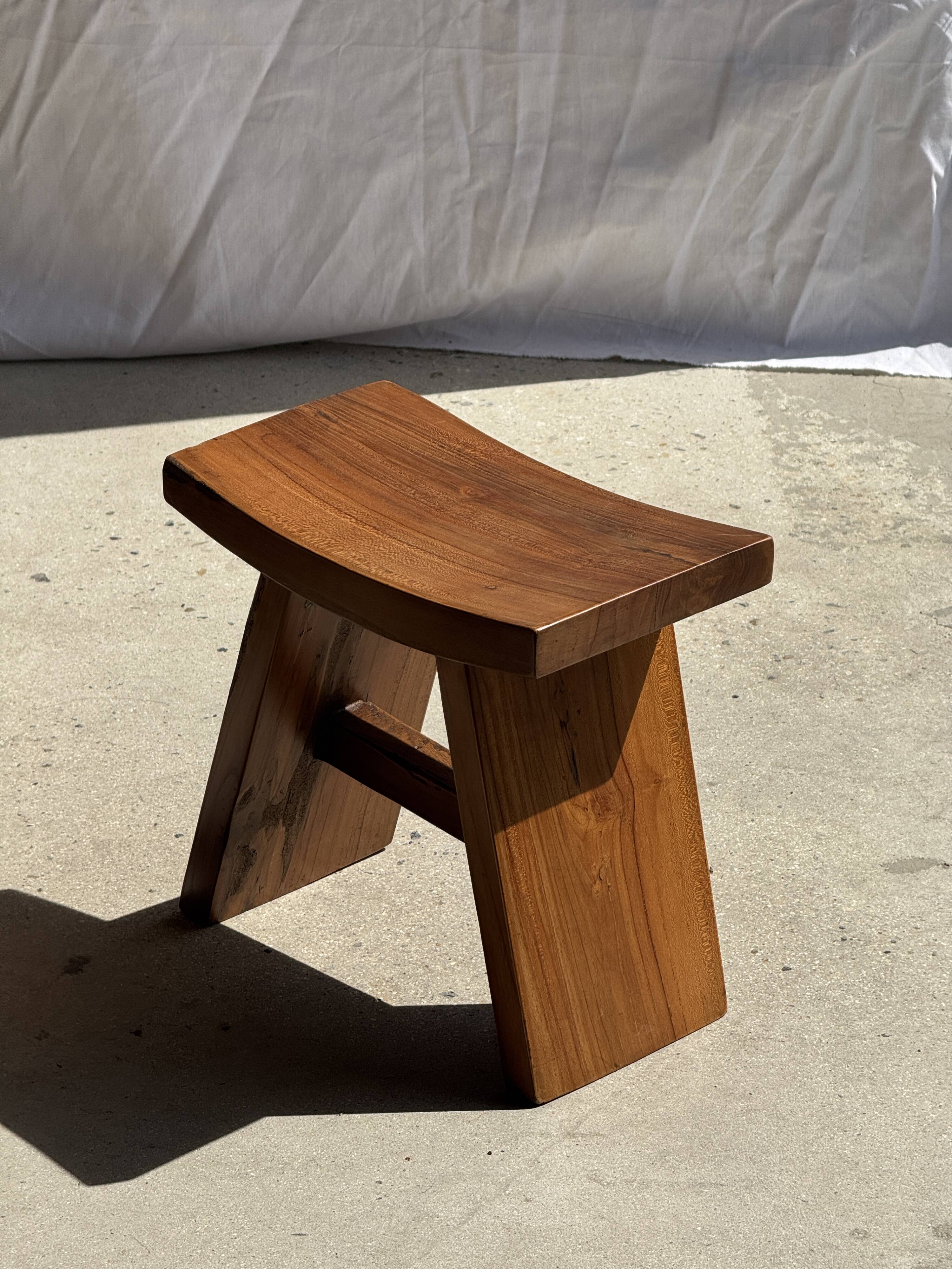 Small circular teak monoxyle pocket tray D25 H7
